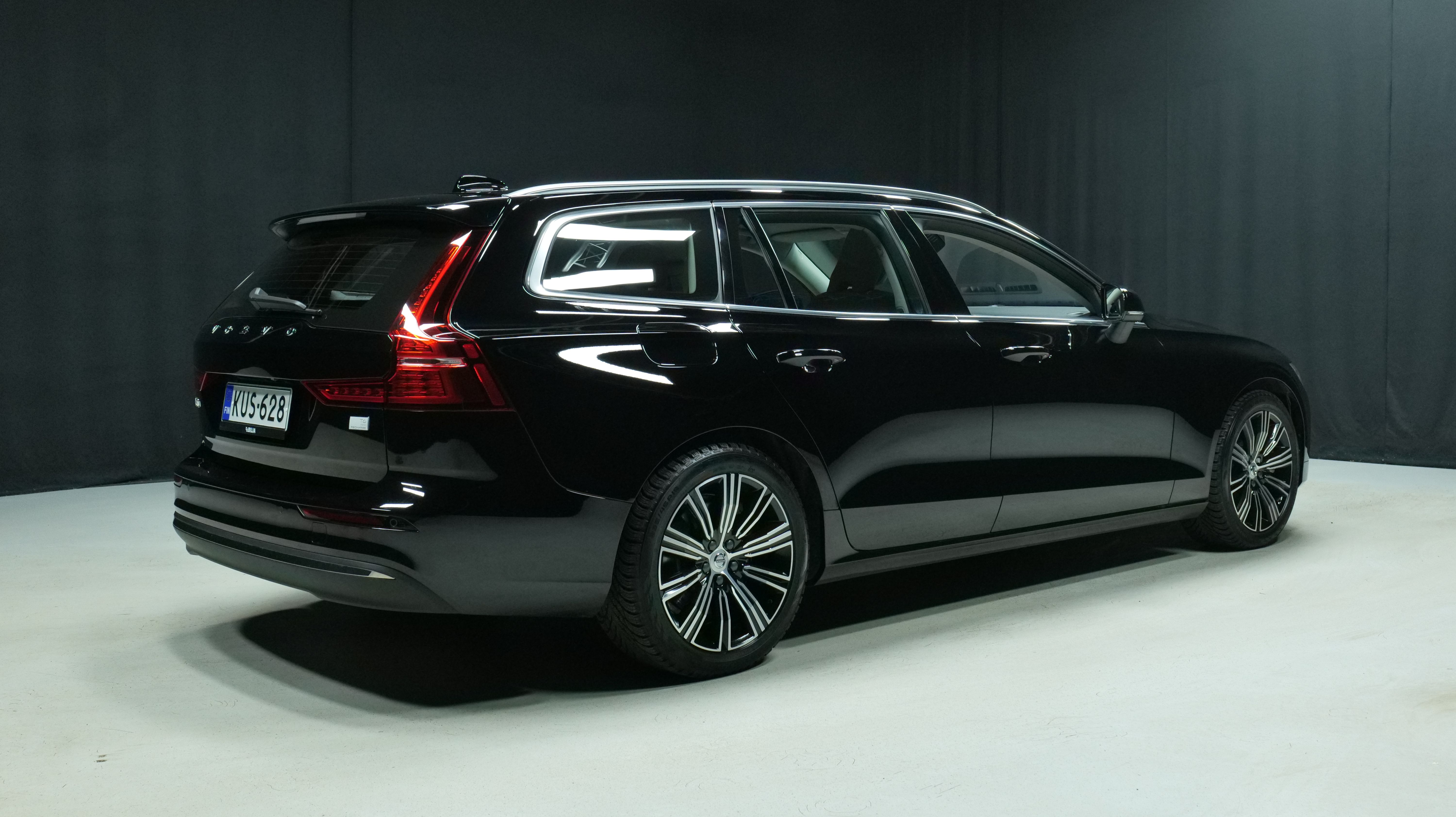 Volvo V60 2023, kuva 3/21