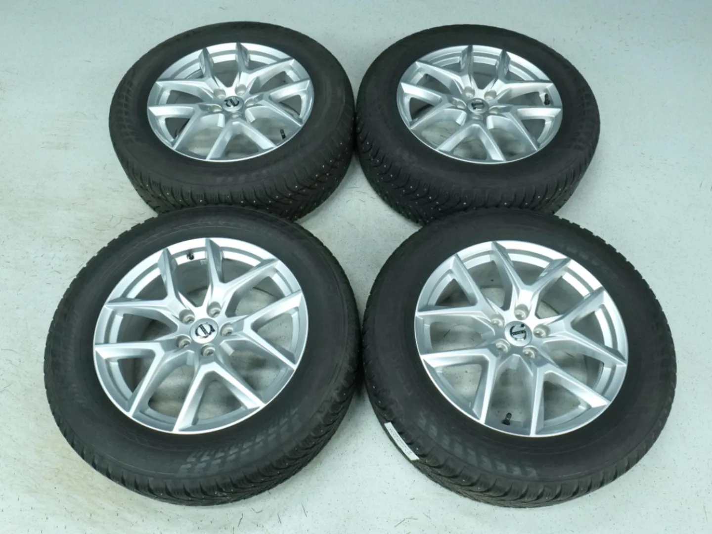 Autokuva 12 - KUX-718