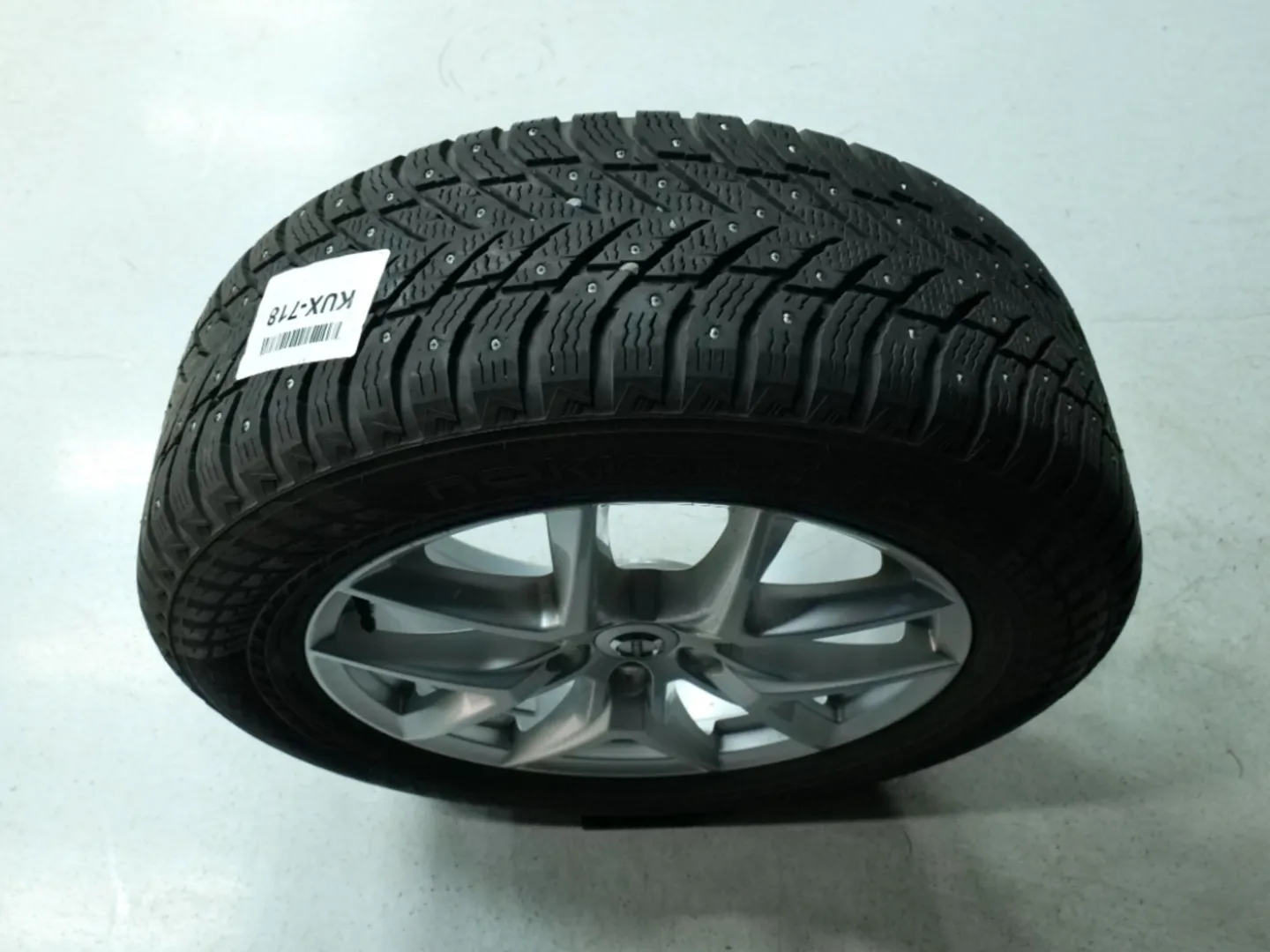 Autokuva 13 - KUX-718