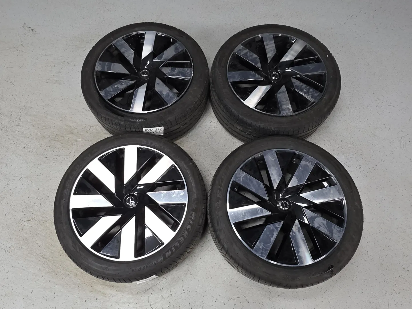 Autokuva 12 - KVM-227