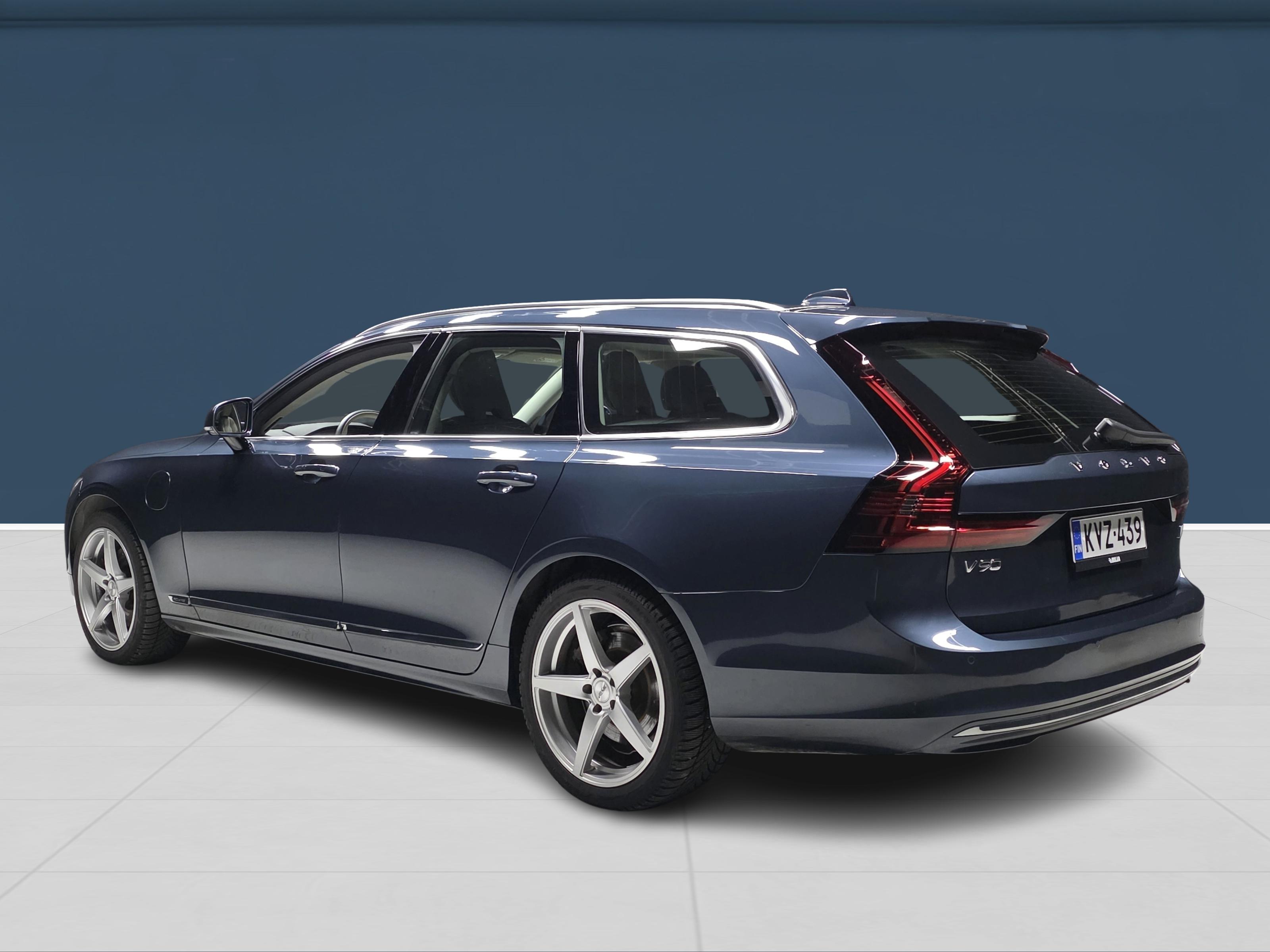 Volvo V90 2023, photo 6/16