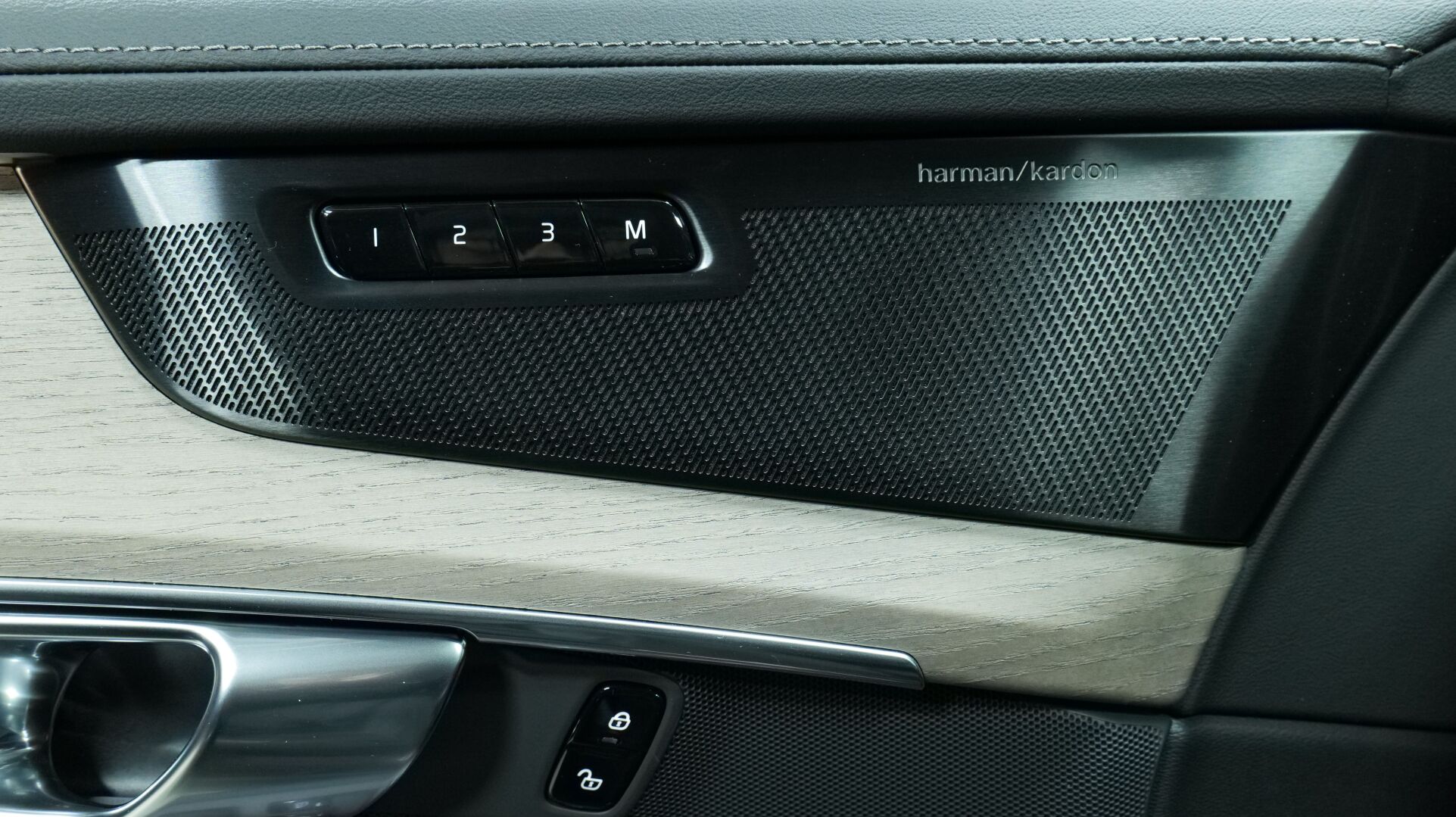 Autokuva 10 - KXC-121