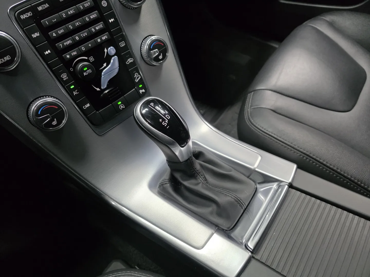 Autokuva 15 - LOC-353