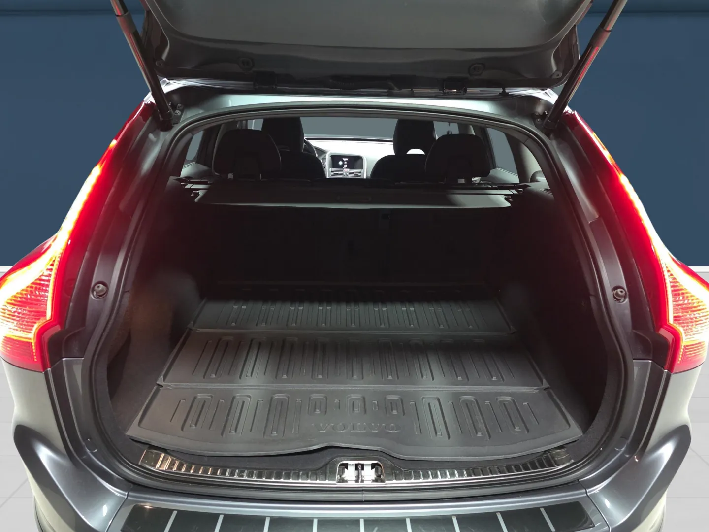 Autokuva 11 - LOC-353