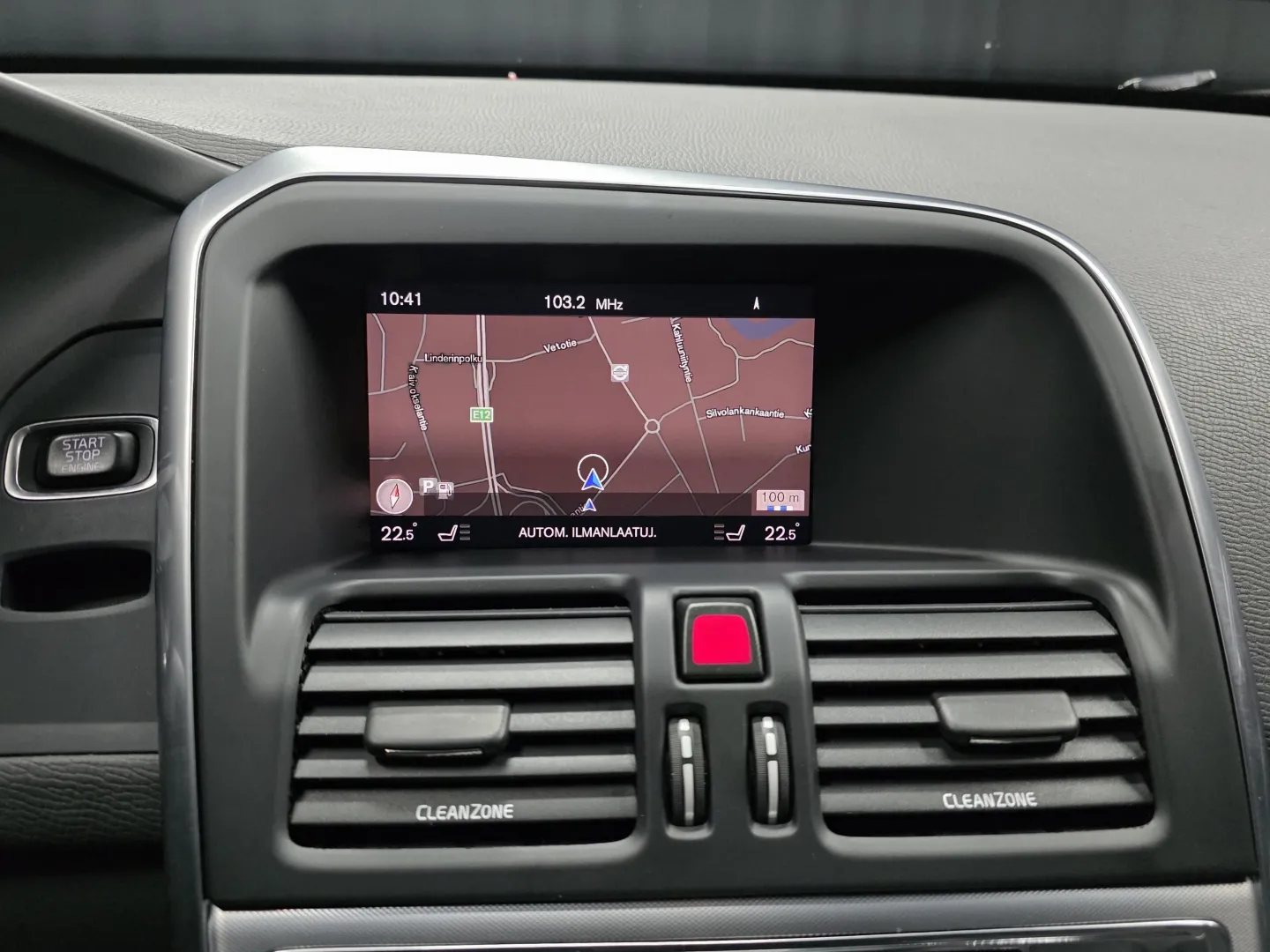 Autokuva 13 - LOC-353