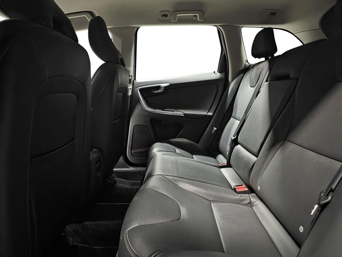 Autokuva 9 - LOC-353