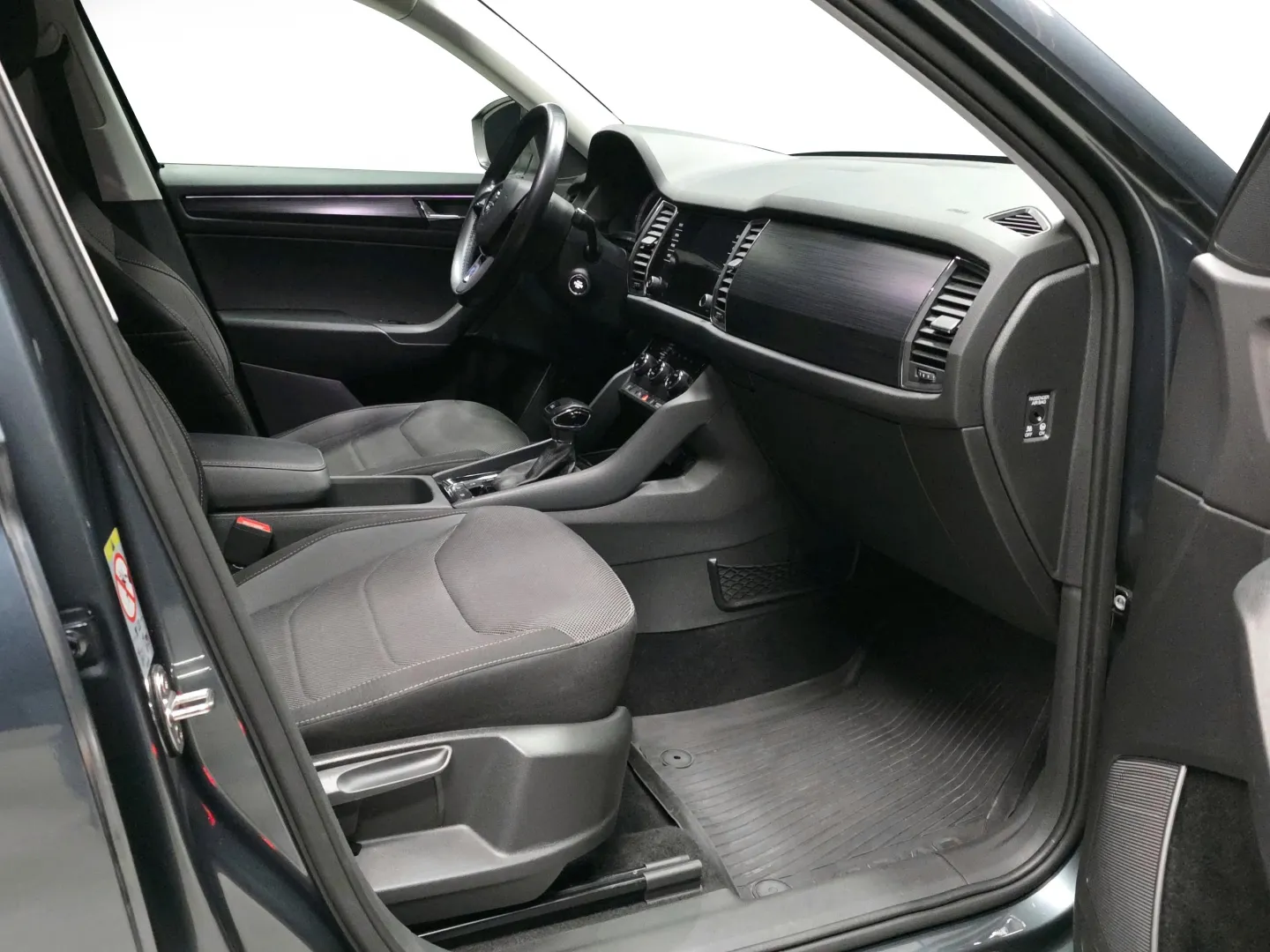 Autokuva 12 - LOM-486