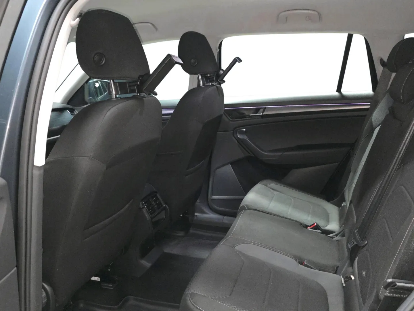 Autokuva 9 - LOM-486