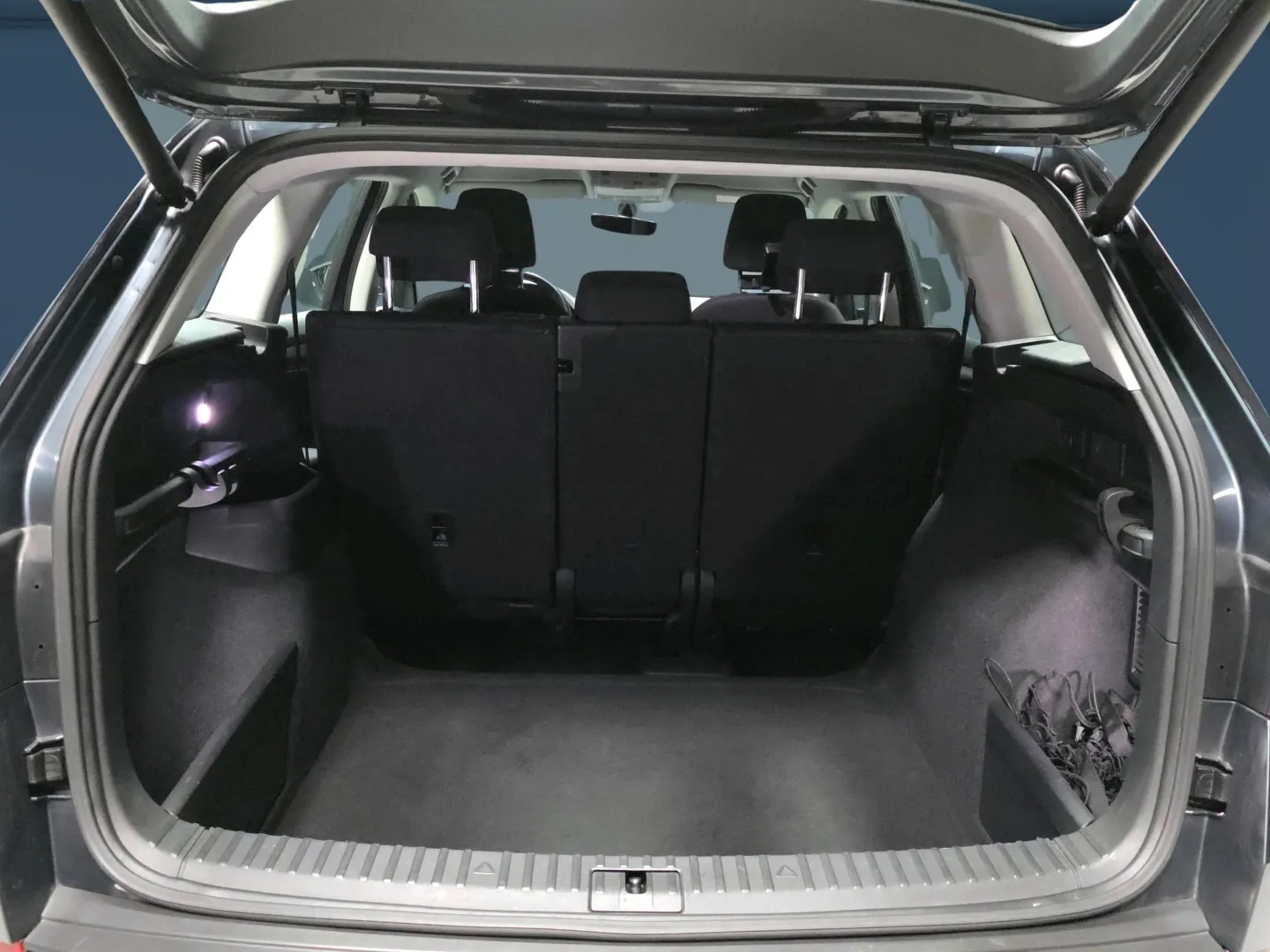 Autokuva 11 - LOM-486