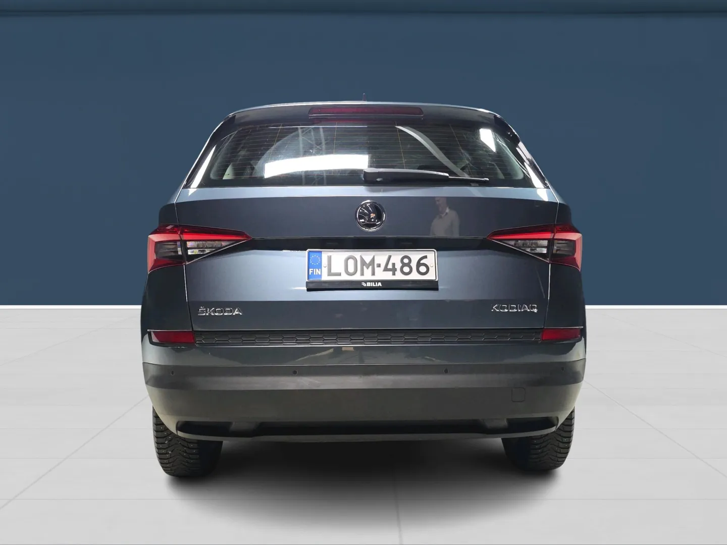 Autokuva 5 - LOM-486