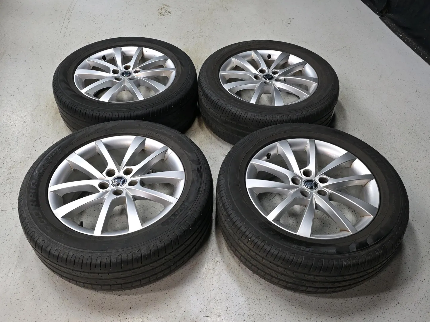 Autokuva 14 - LOM-486