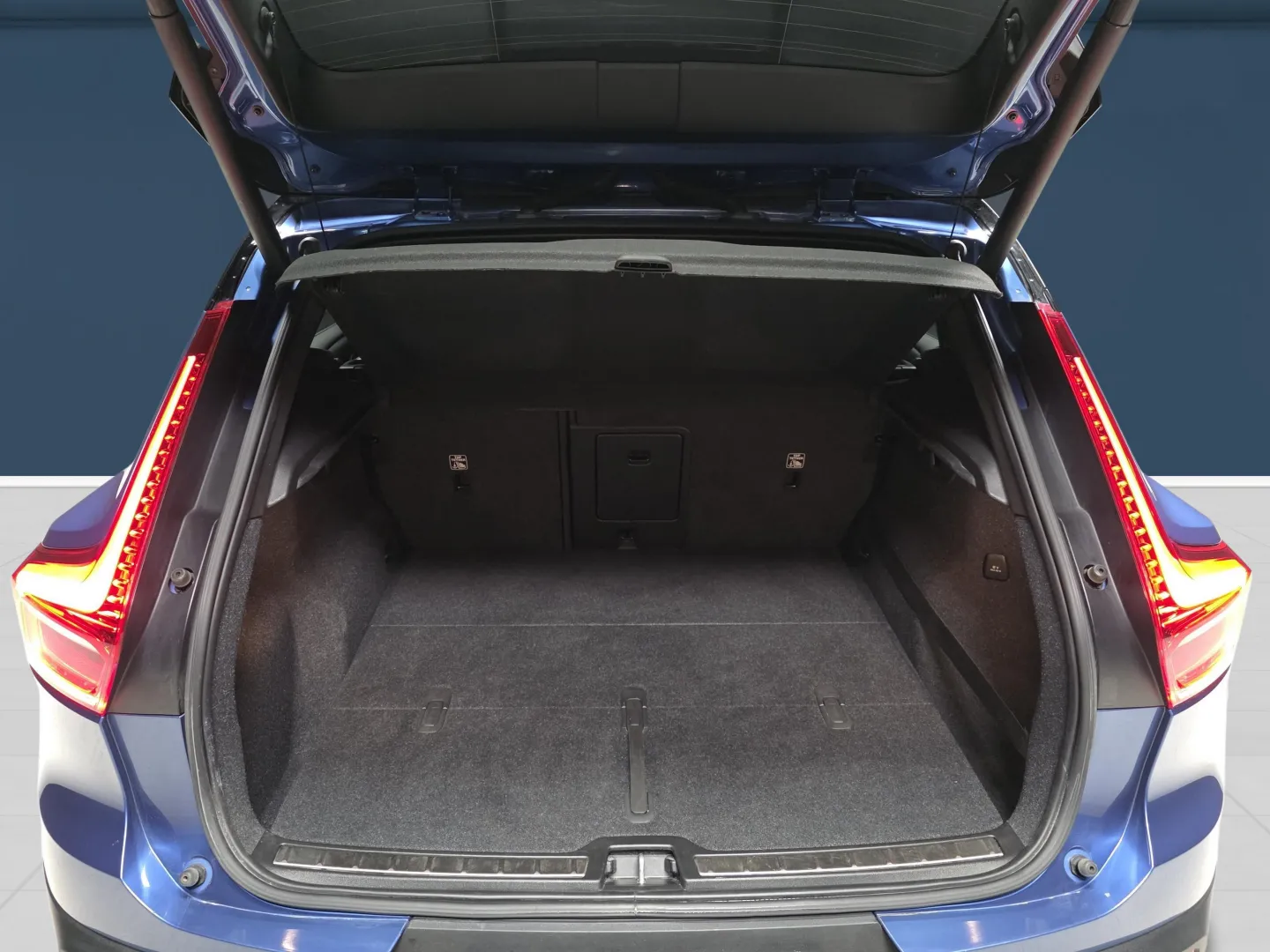 Autokuva 11 - LOT-950