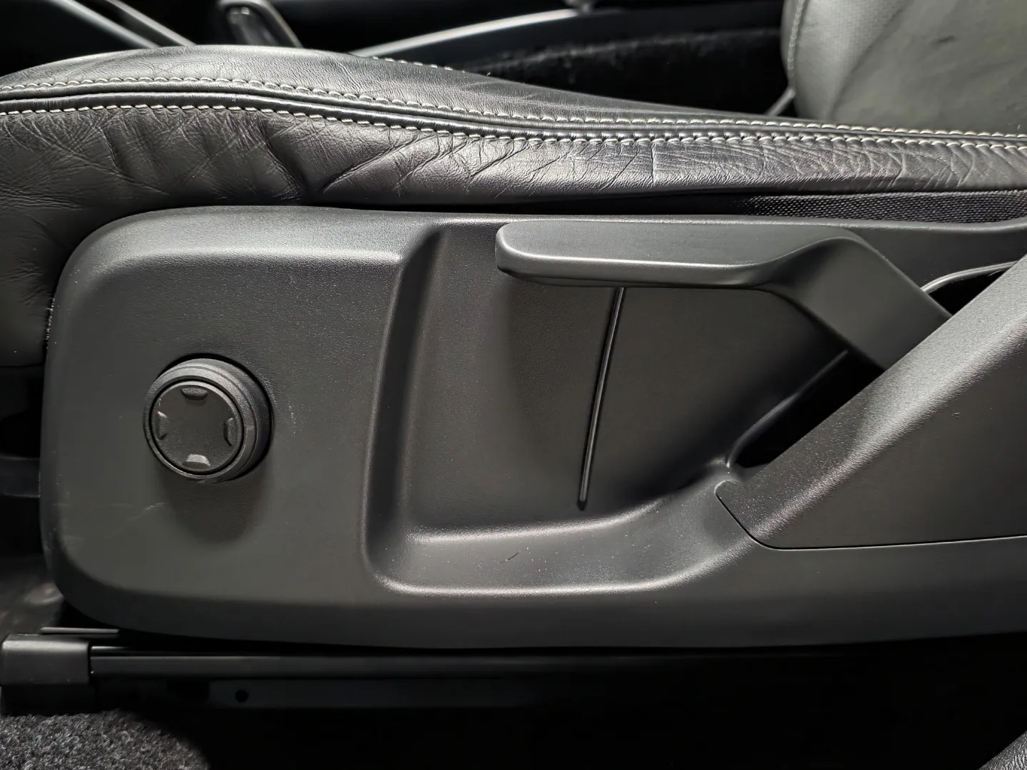 Autokuva 16 - LOT-950