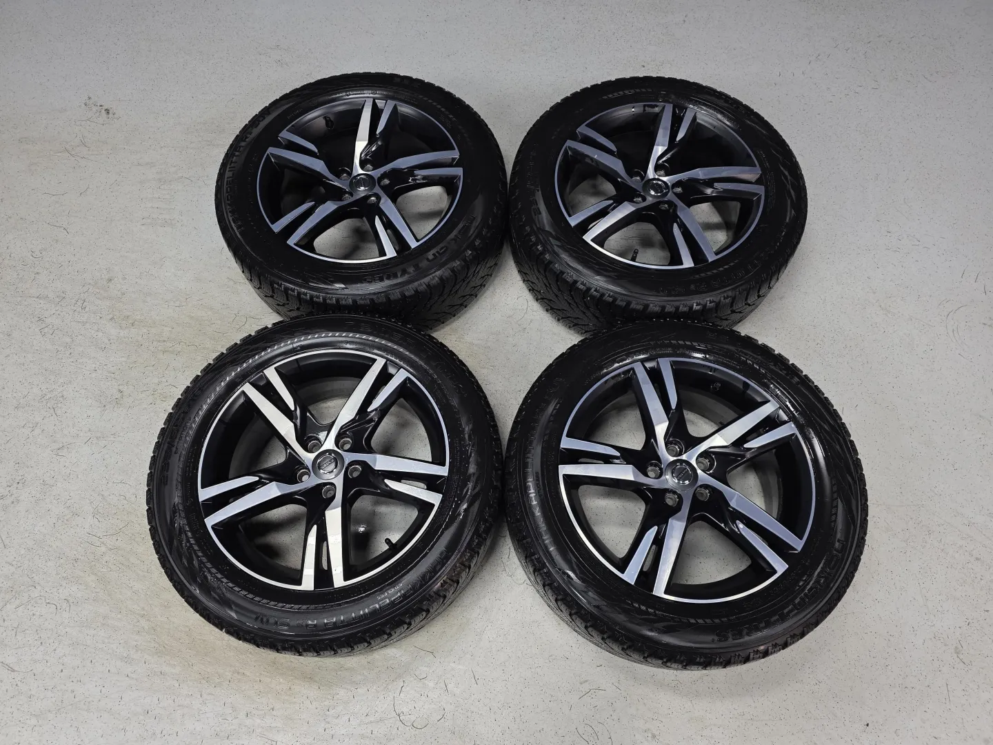 Autokuva 12 - LOT-950