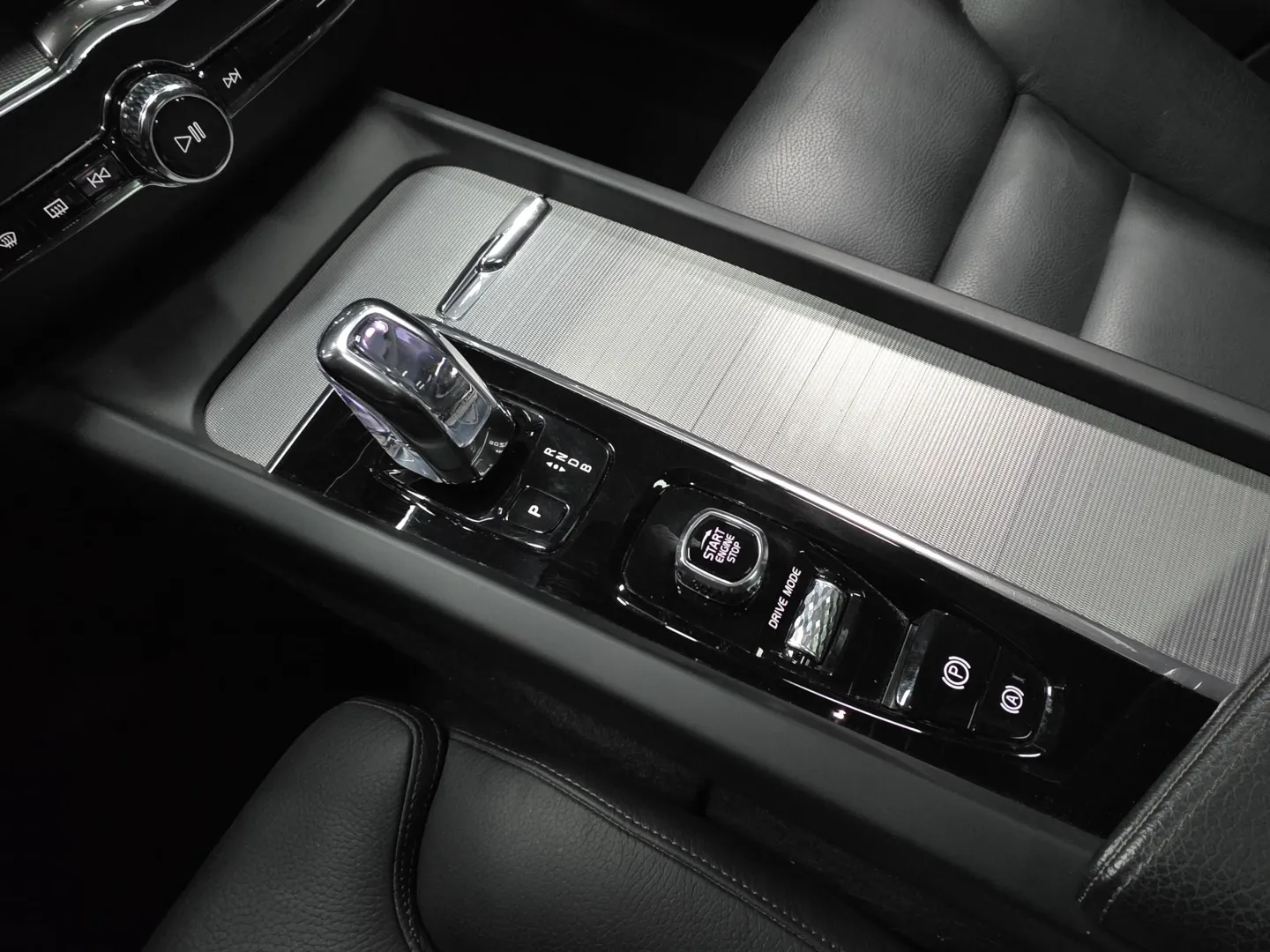 Autokuva 14 - LOT-960