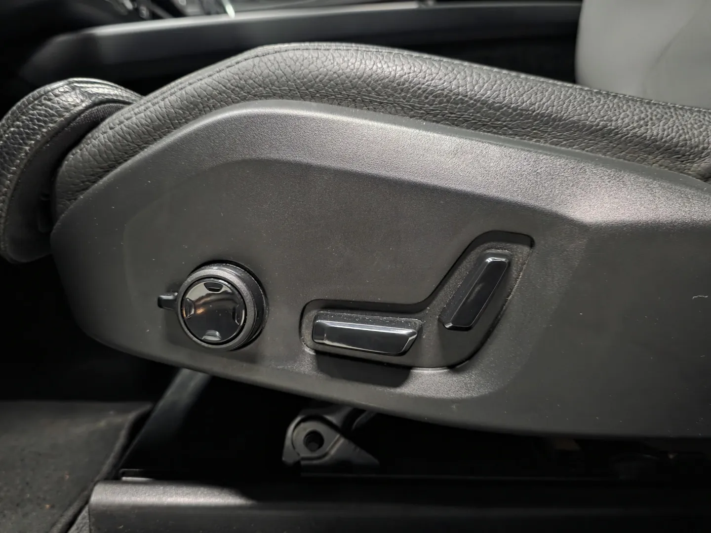 Autokuva 15 - LOT-960