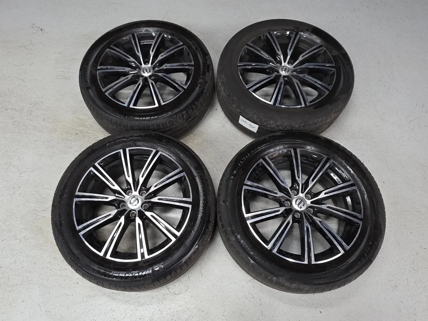 Autokuva 12 - LOT-960