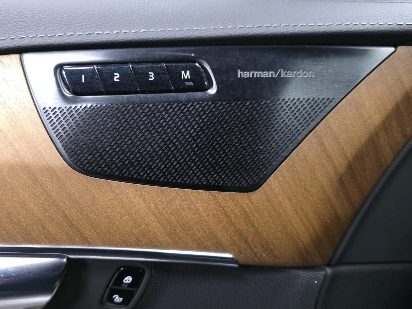 Autokuva 16 - LPT-580