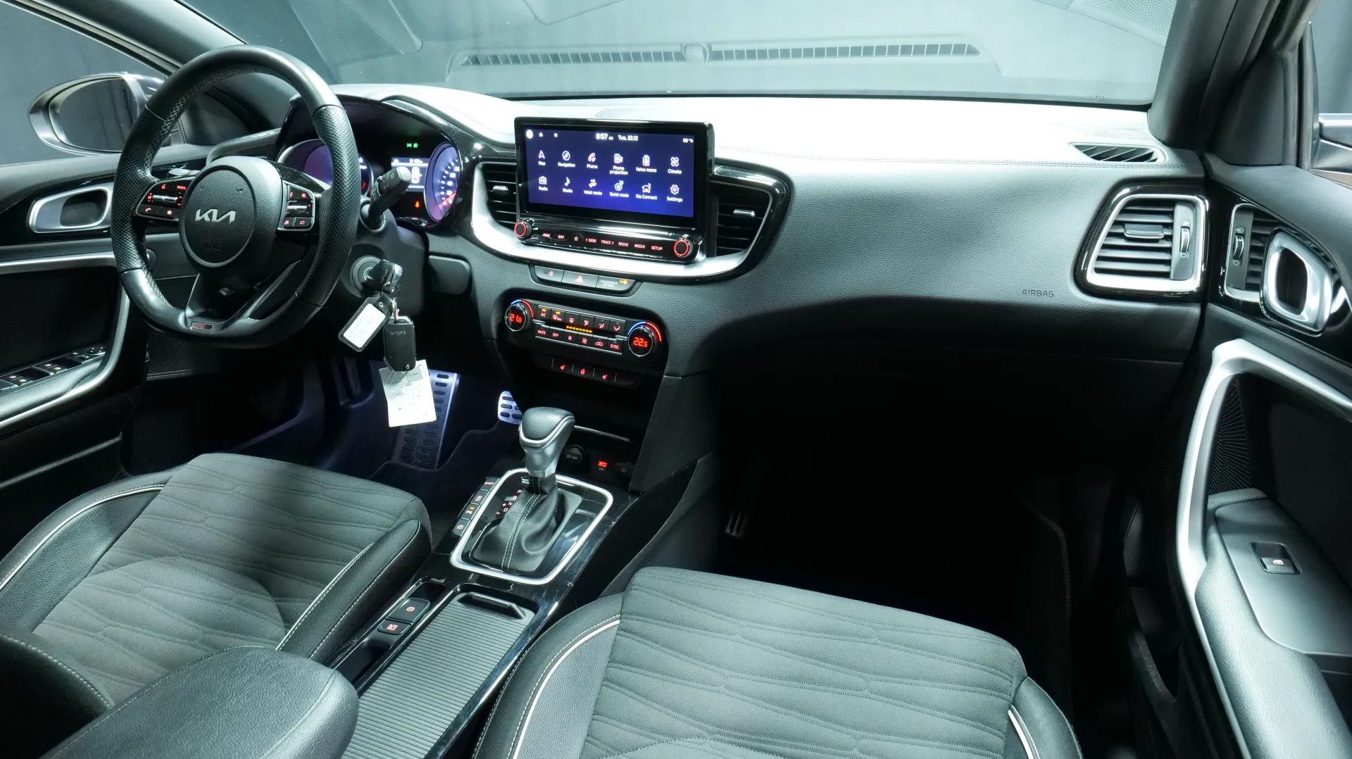 Autokuva 17 - LRC-818