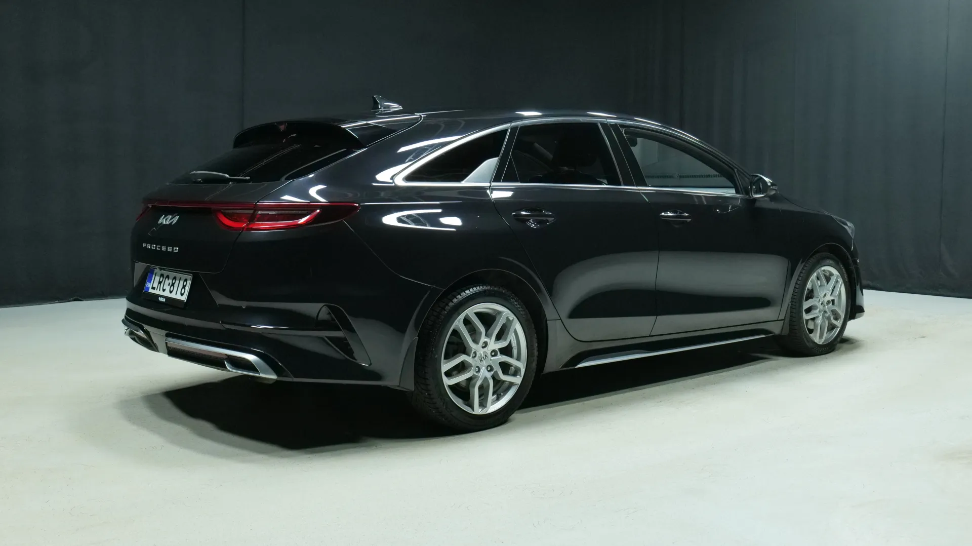 Autokuva 3 - LRC-818