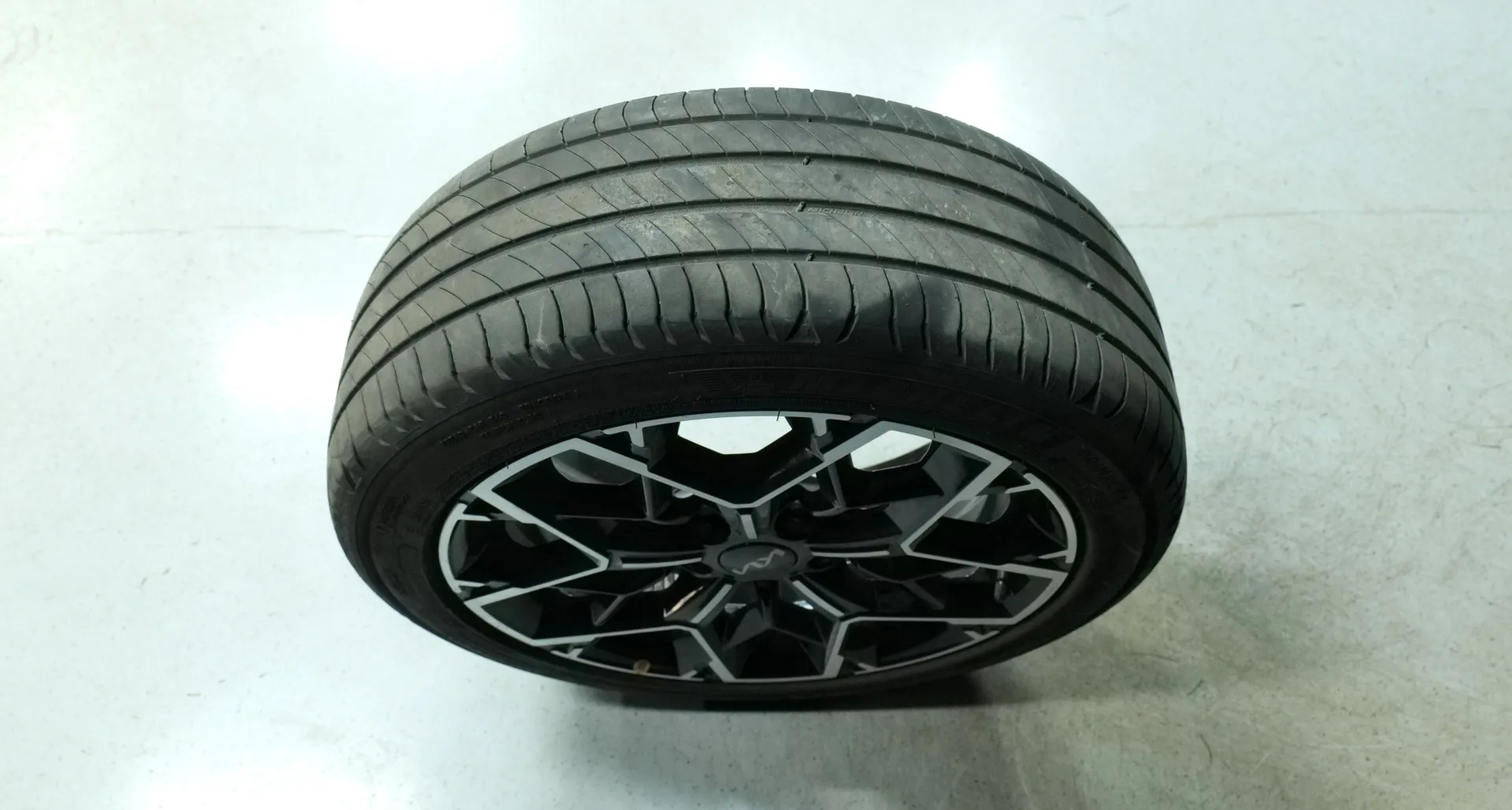 Autokuva 19 - LRC-818