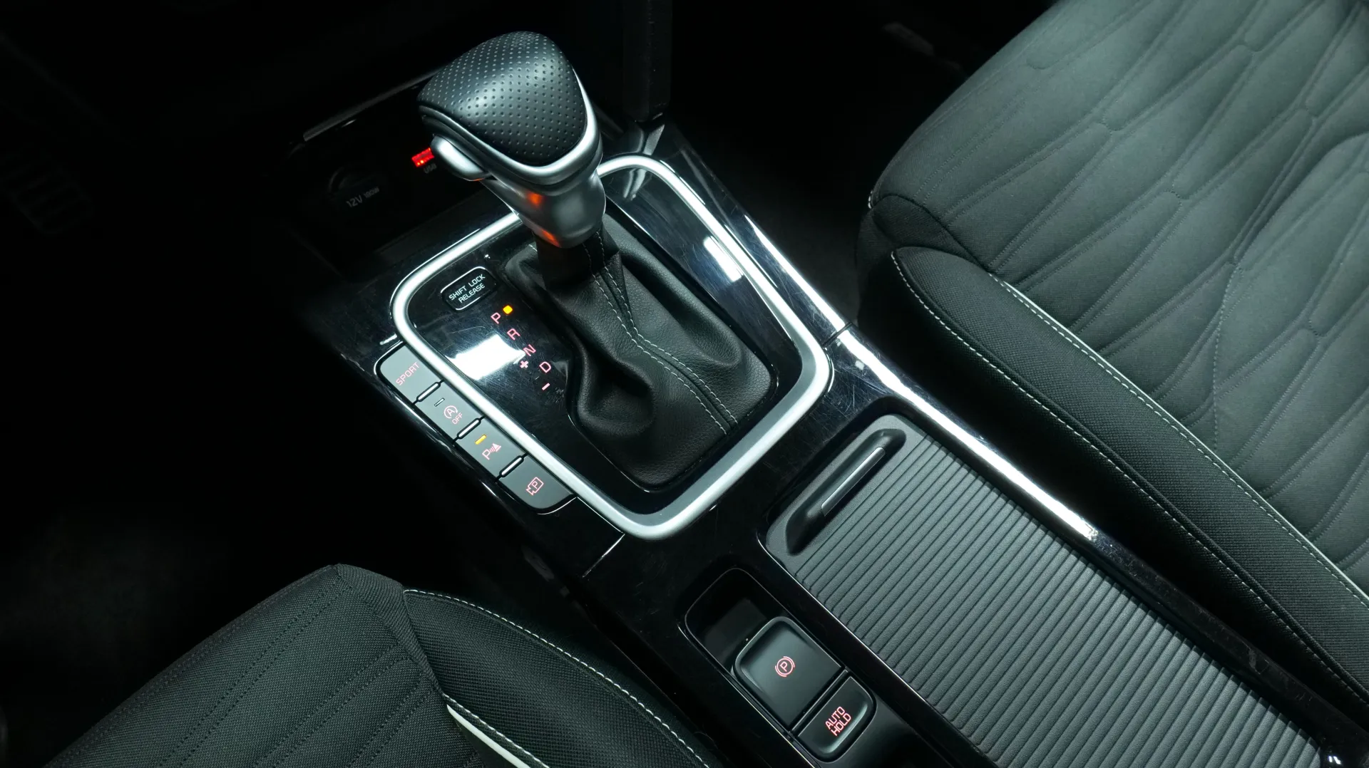 Autokuva 10 - LRC-818