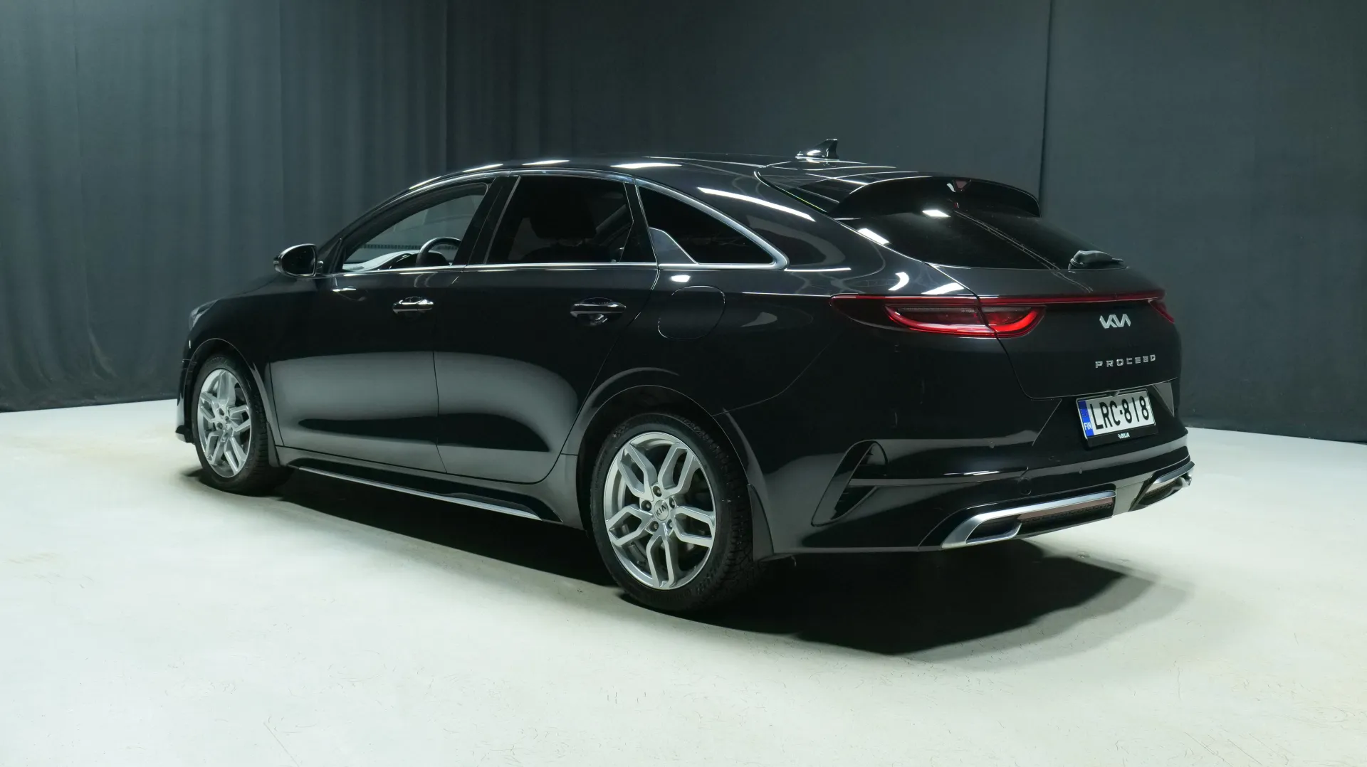 Autokuva 2 - LRC-818