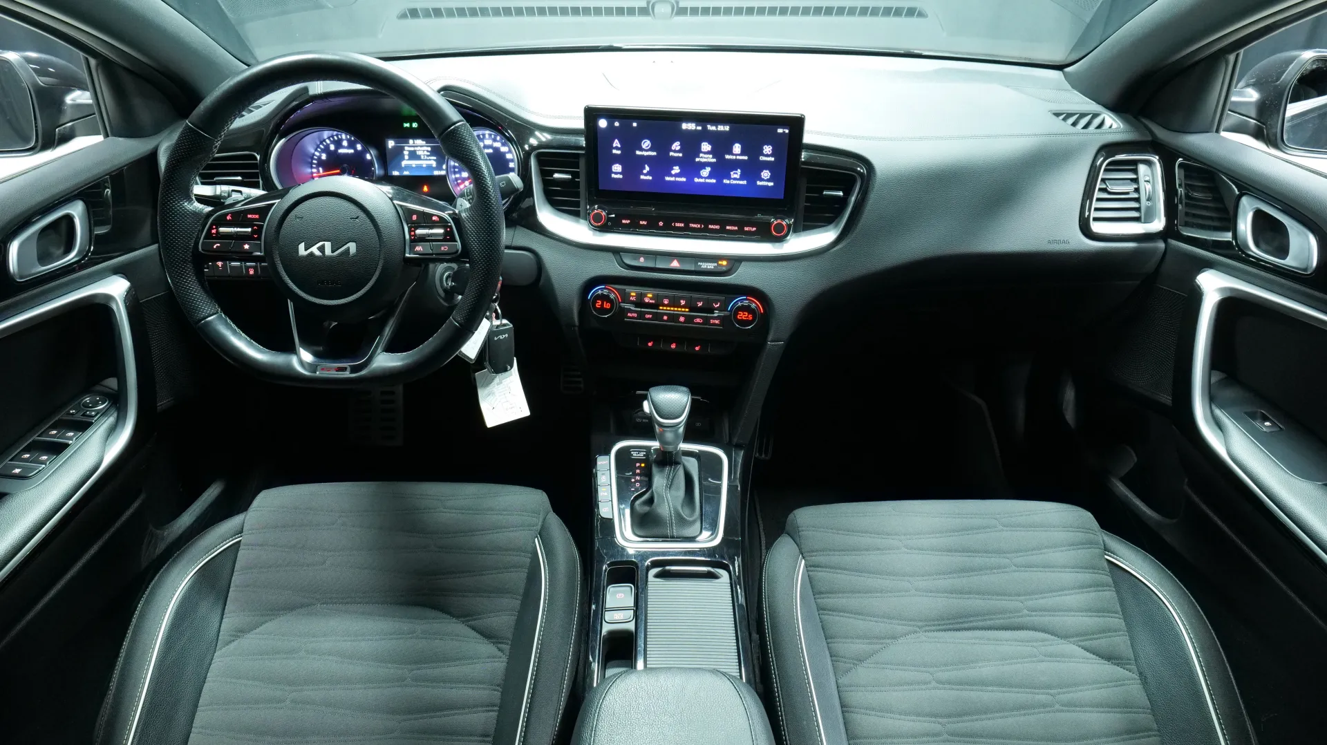 Autokuva 13 - LRC-818