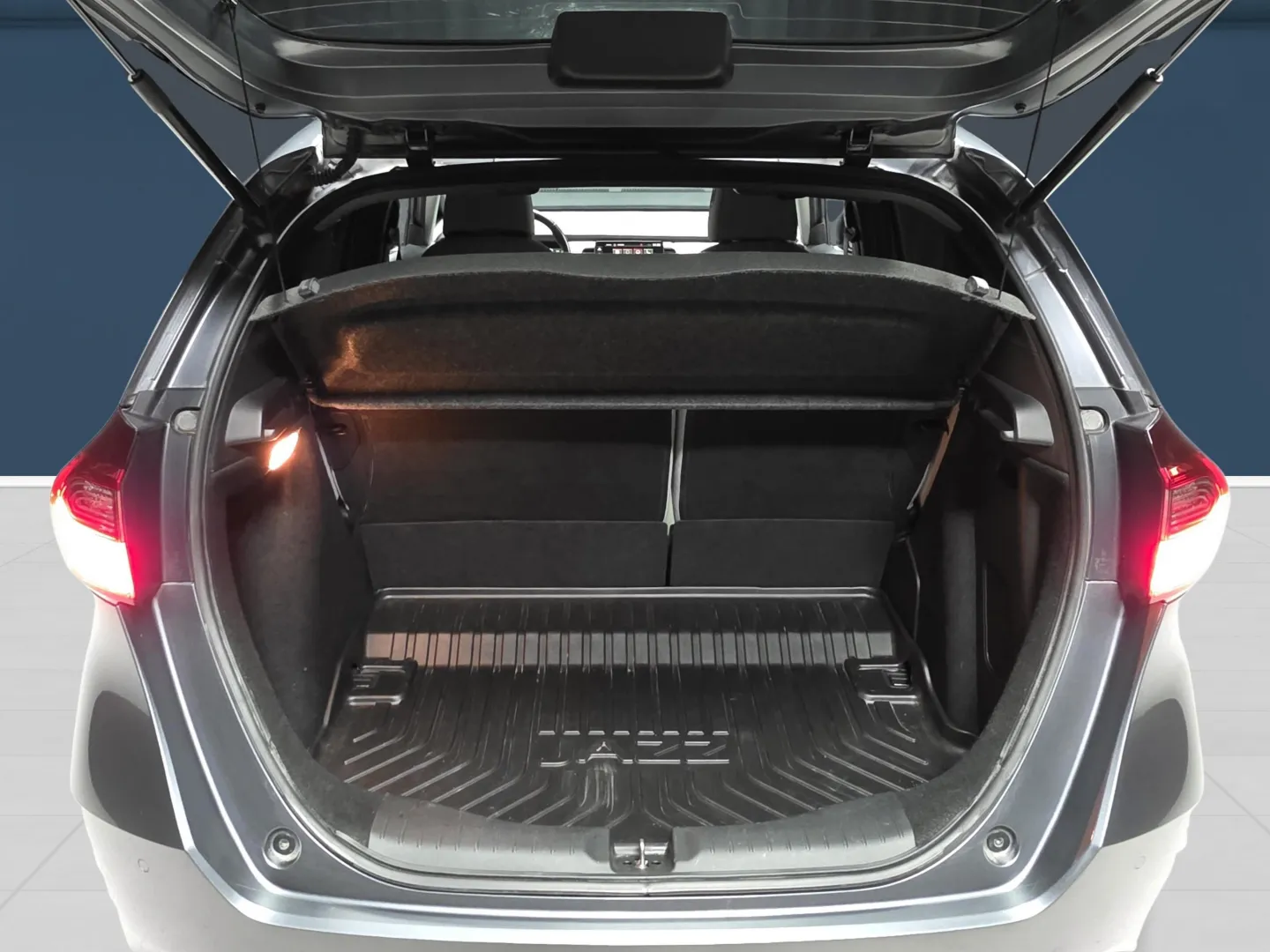 Autokuva 11 - LRC-885