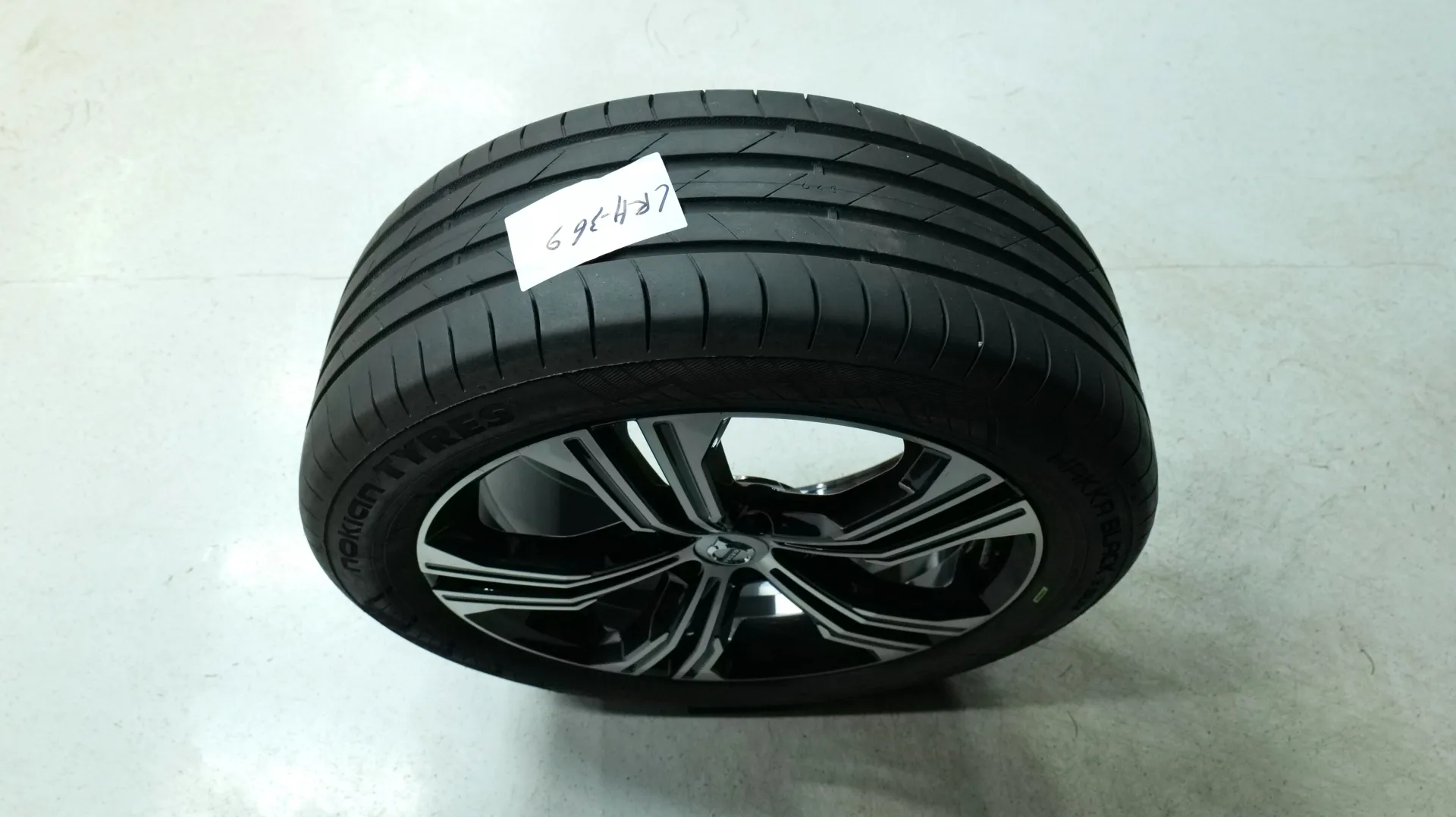 Autokuva 20 - LRH-369