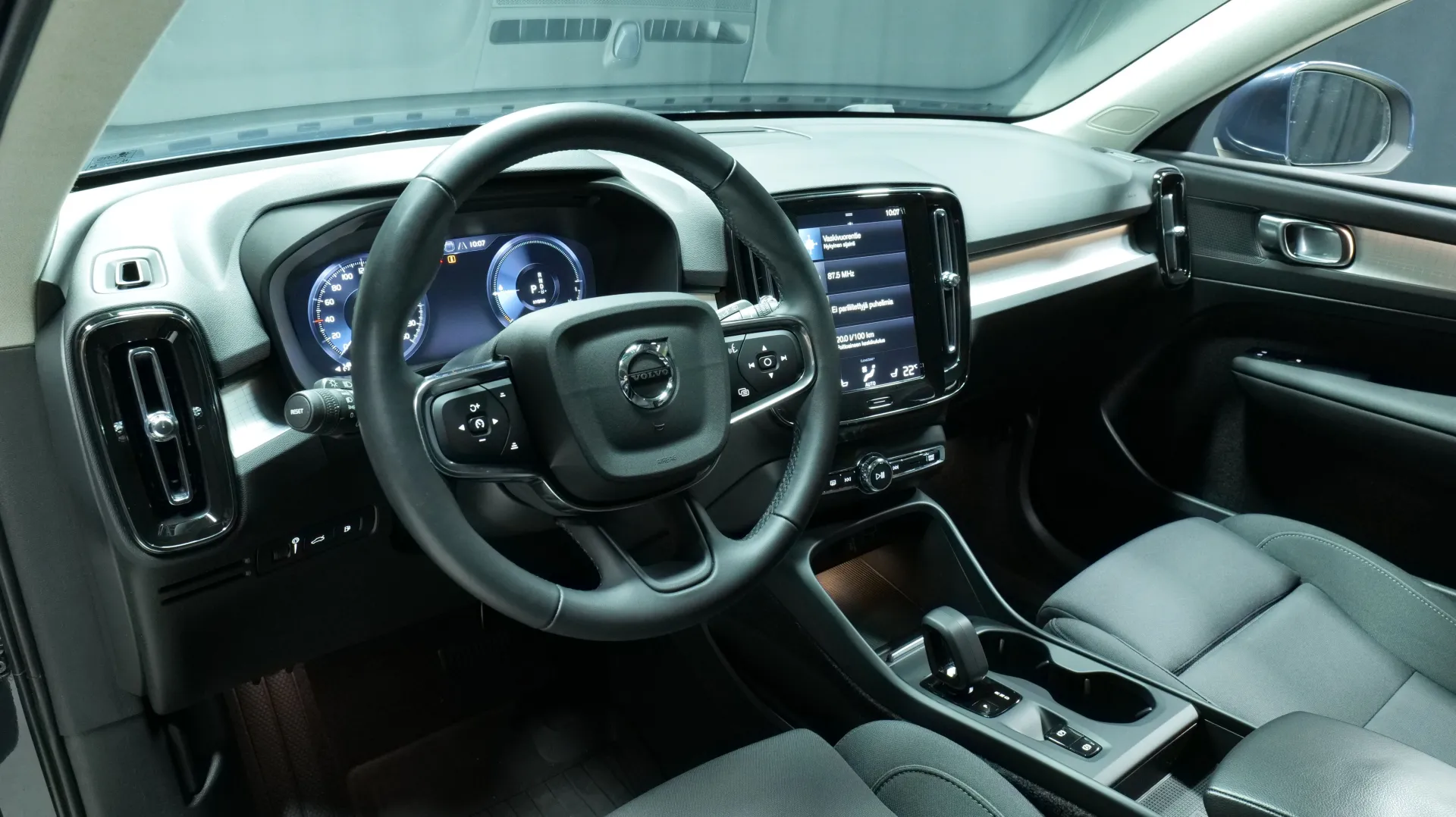 Autokuva 13 - LRH-369