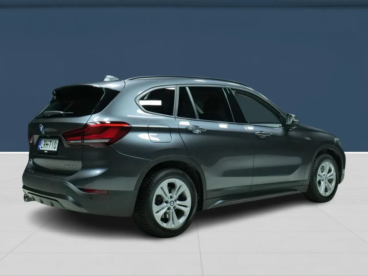 Autokuva 3 - LRH-710
