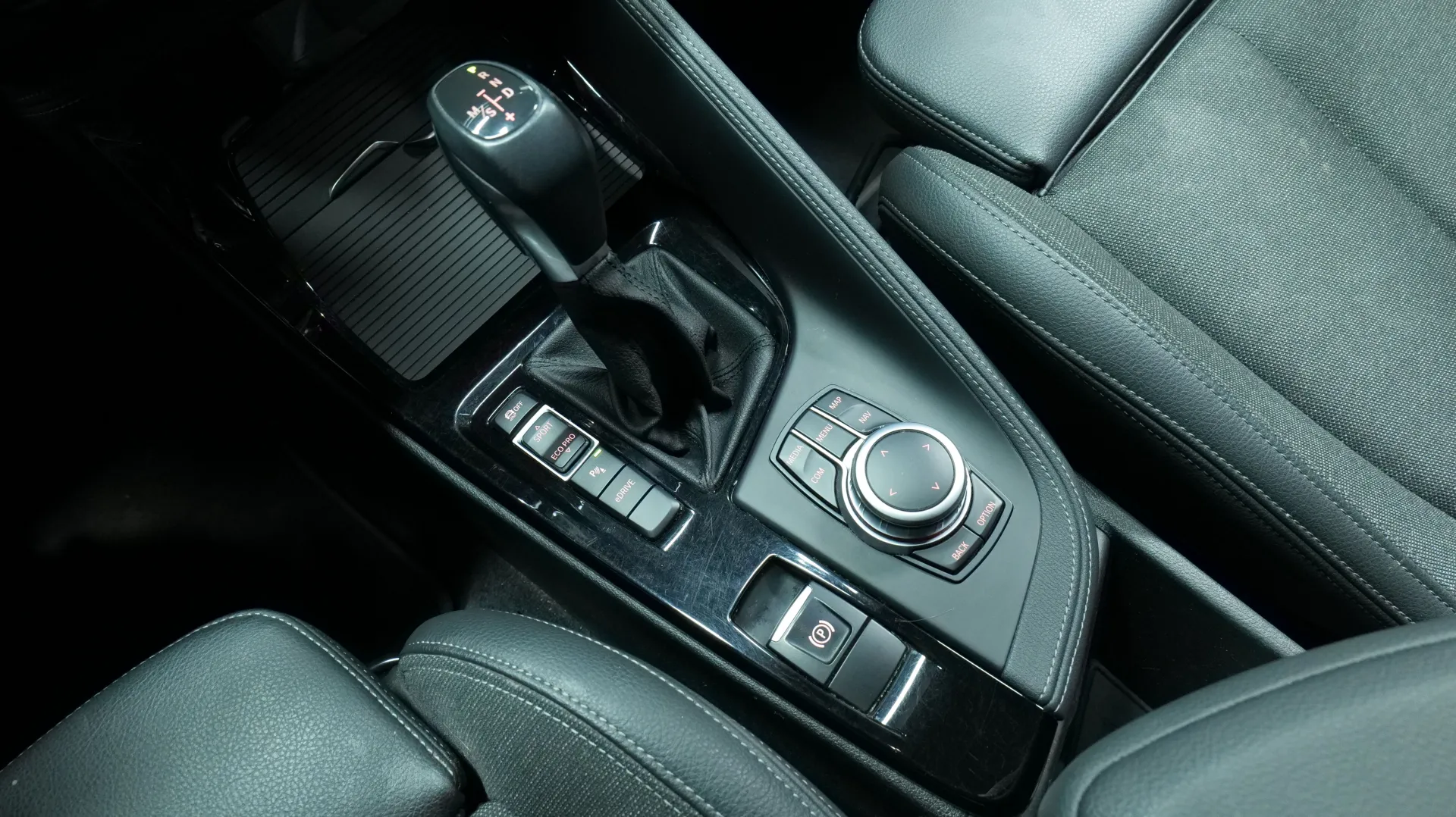 Autokuva 10 - LRH-710