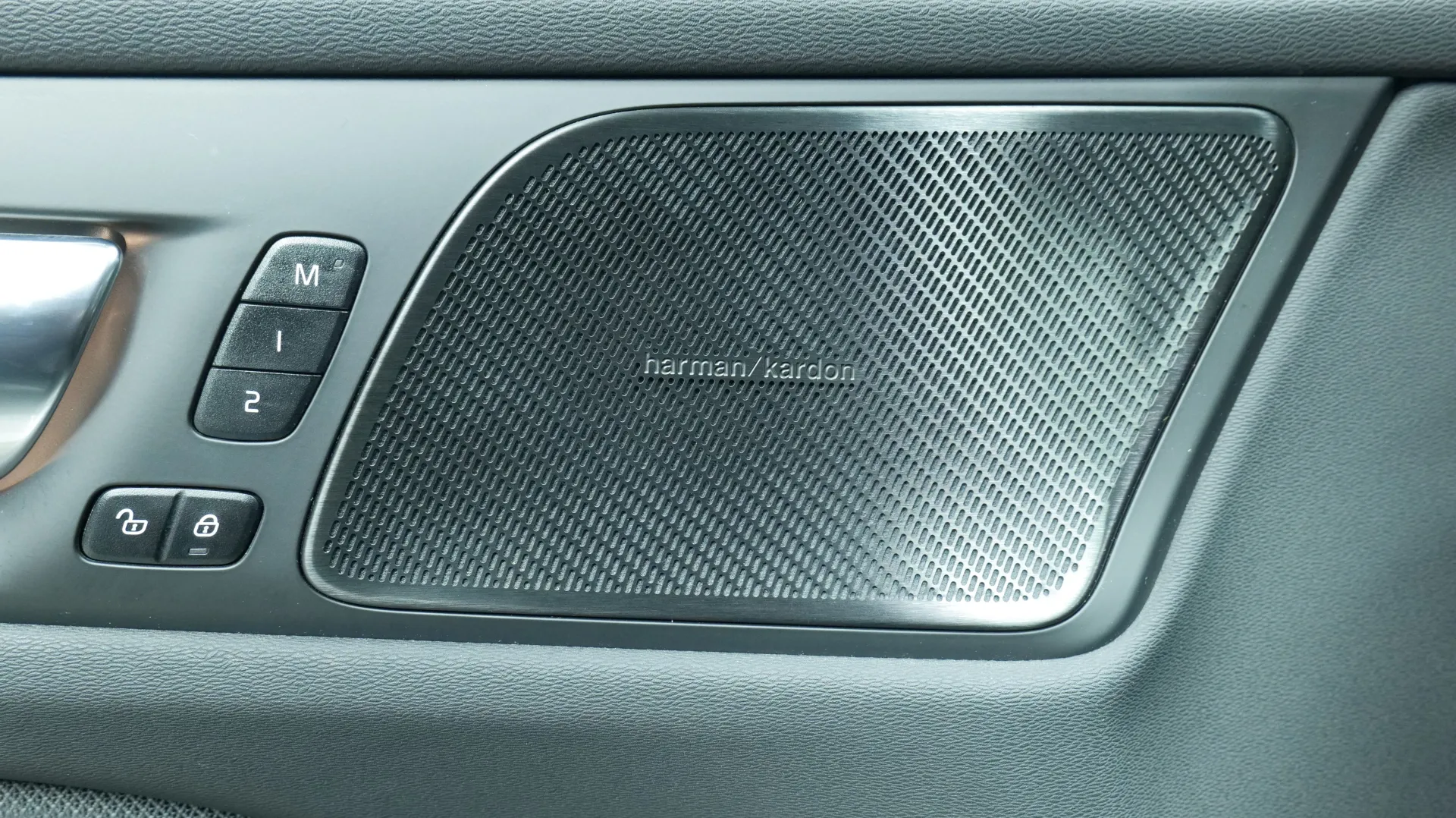 Autokuva 10 - LRO-165