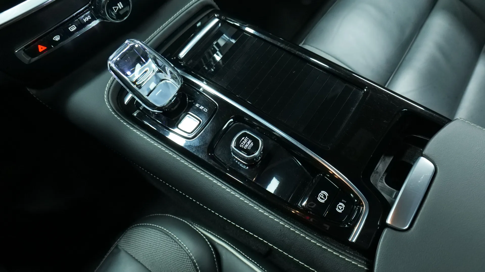 Autokuva 9 - LRO-165