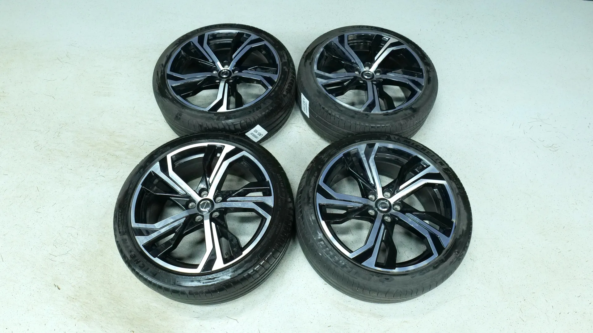 Autokuva 20 - LRO-165