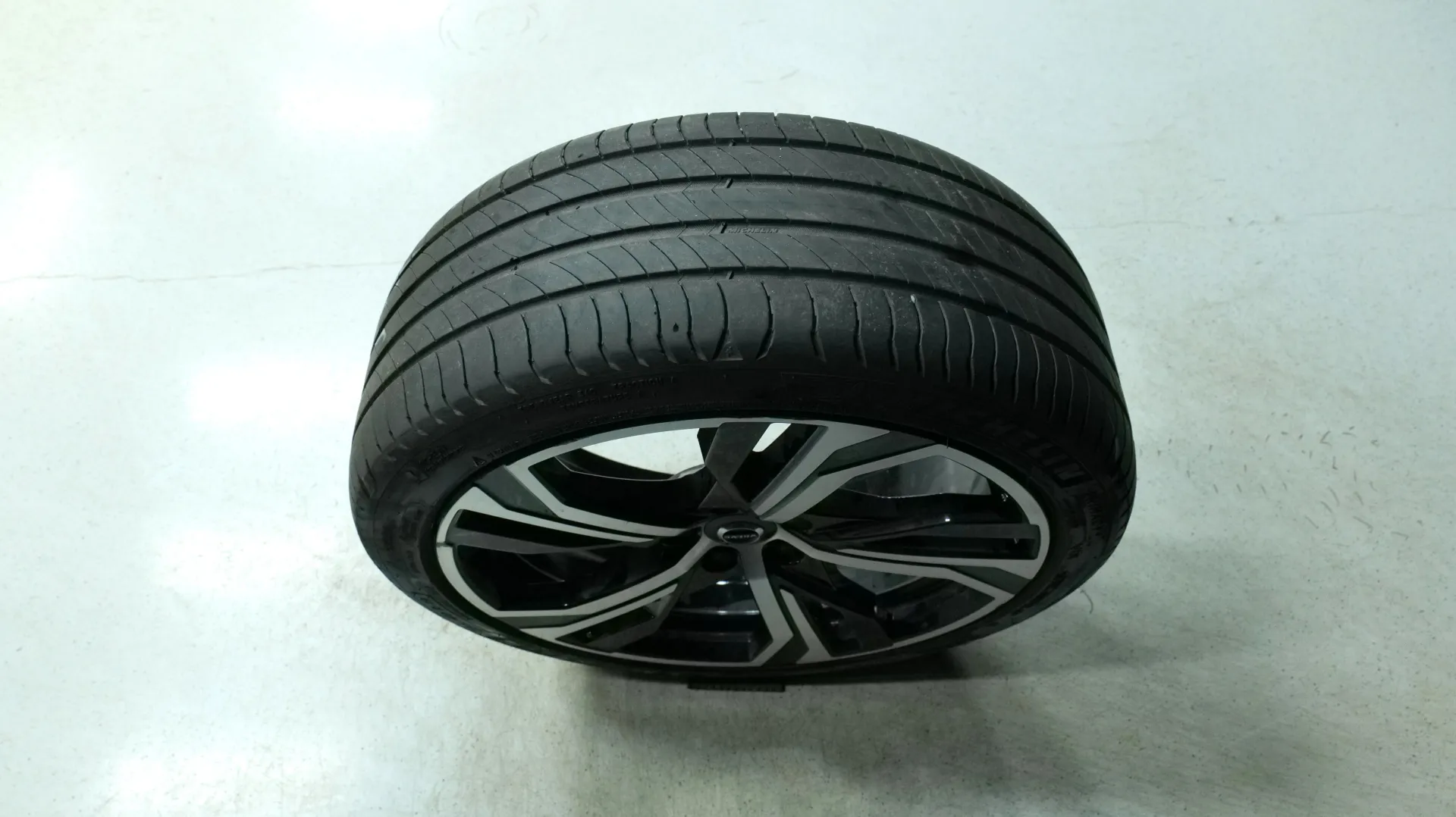 Autokuva 21 - LRO-165