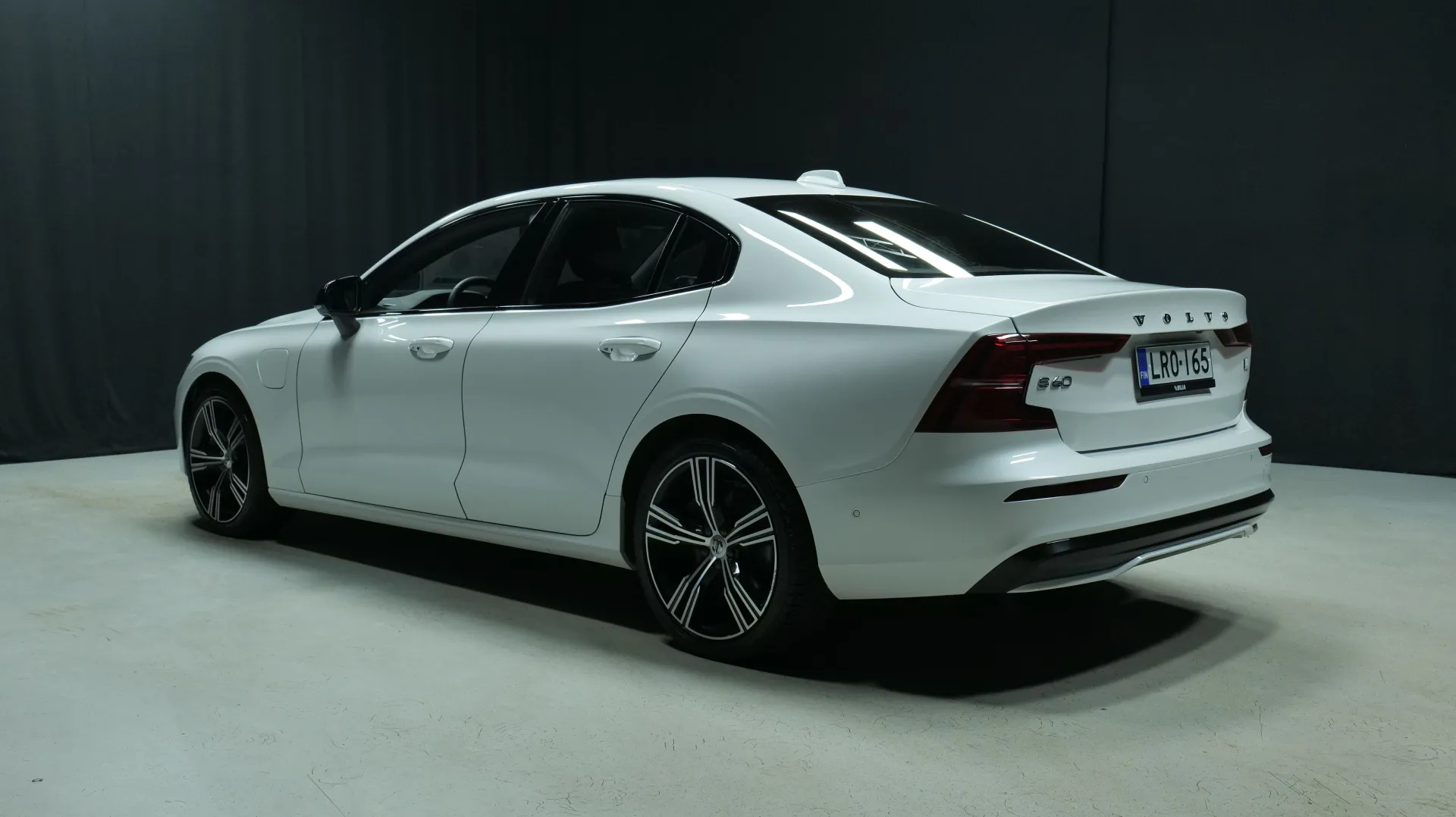 Autokuva 2 - LRO-165