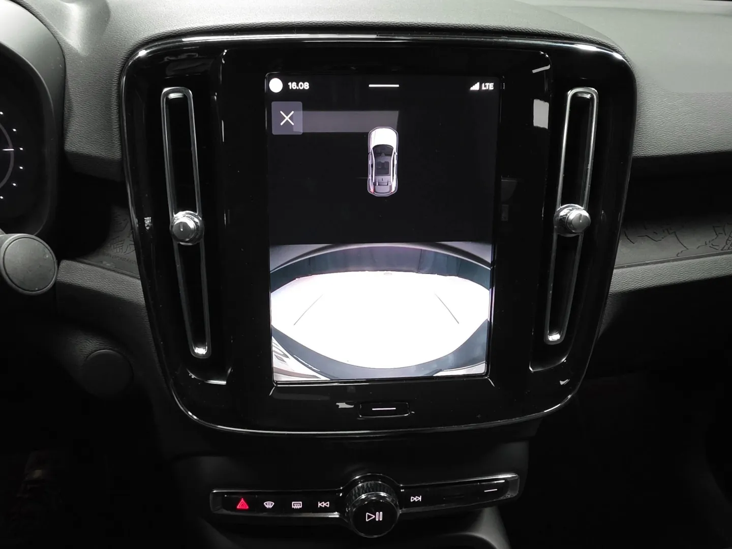 Autokuva 13 - LRO-182