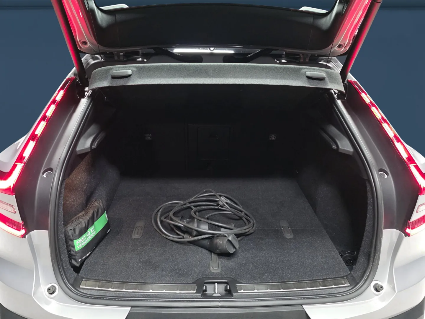 Autokuva 11 - LRO-182