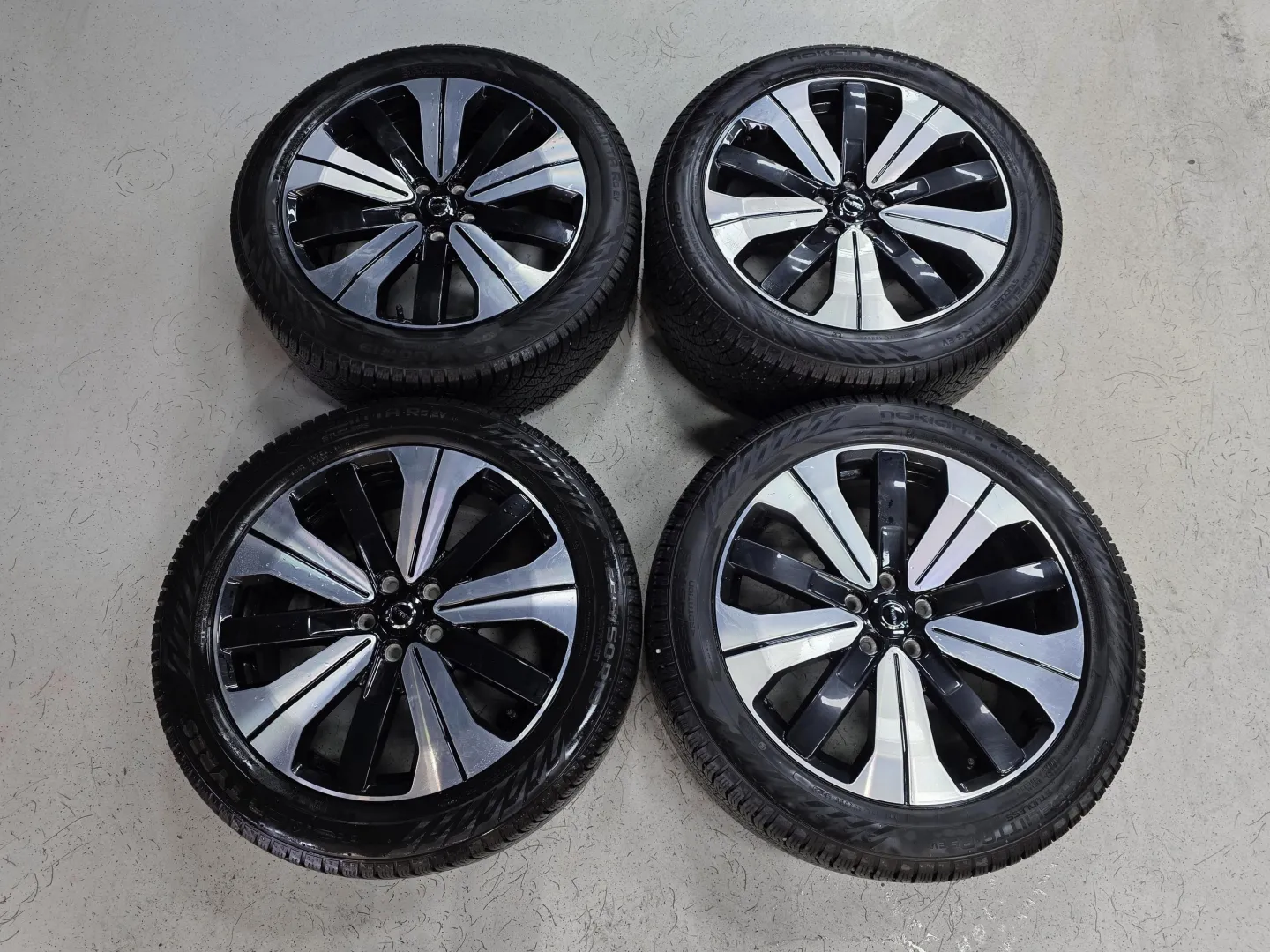 Autokuva 12 - LRO-182