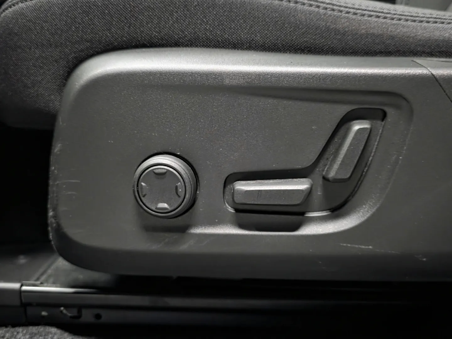 Autokuva 15 - LRO-182