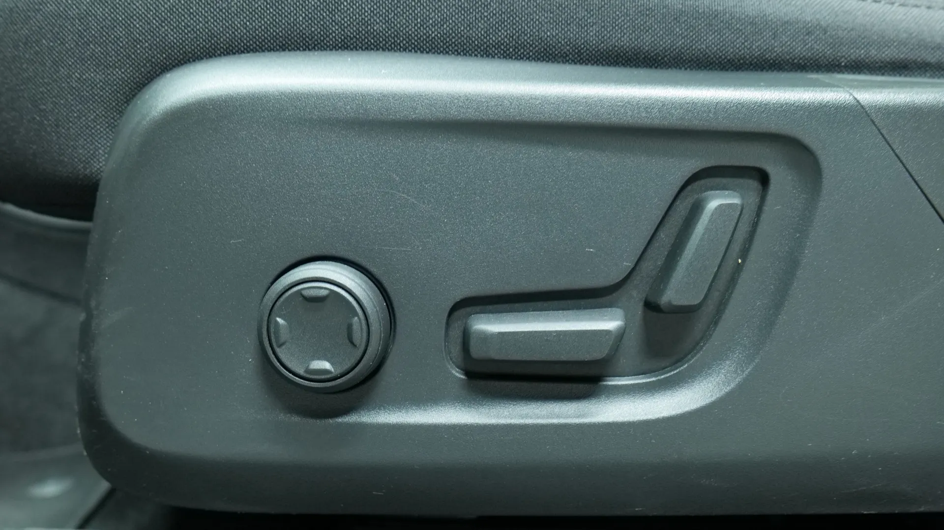 Autokuva 11 - LRO-993