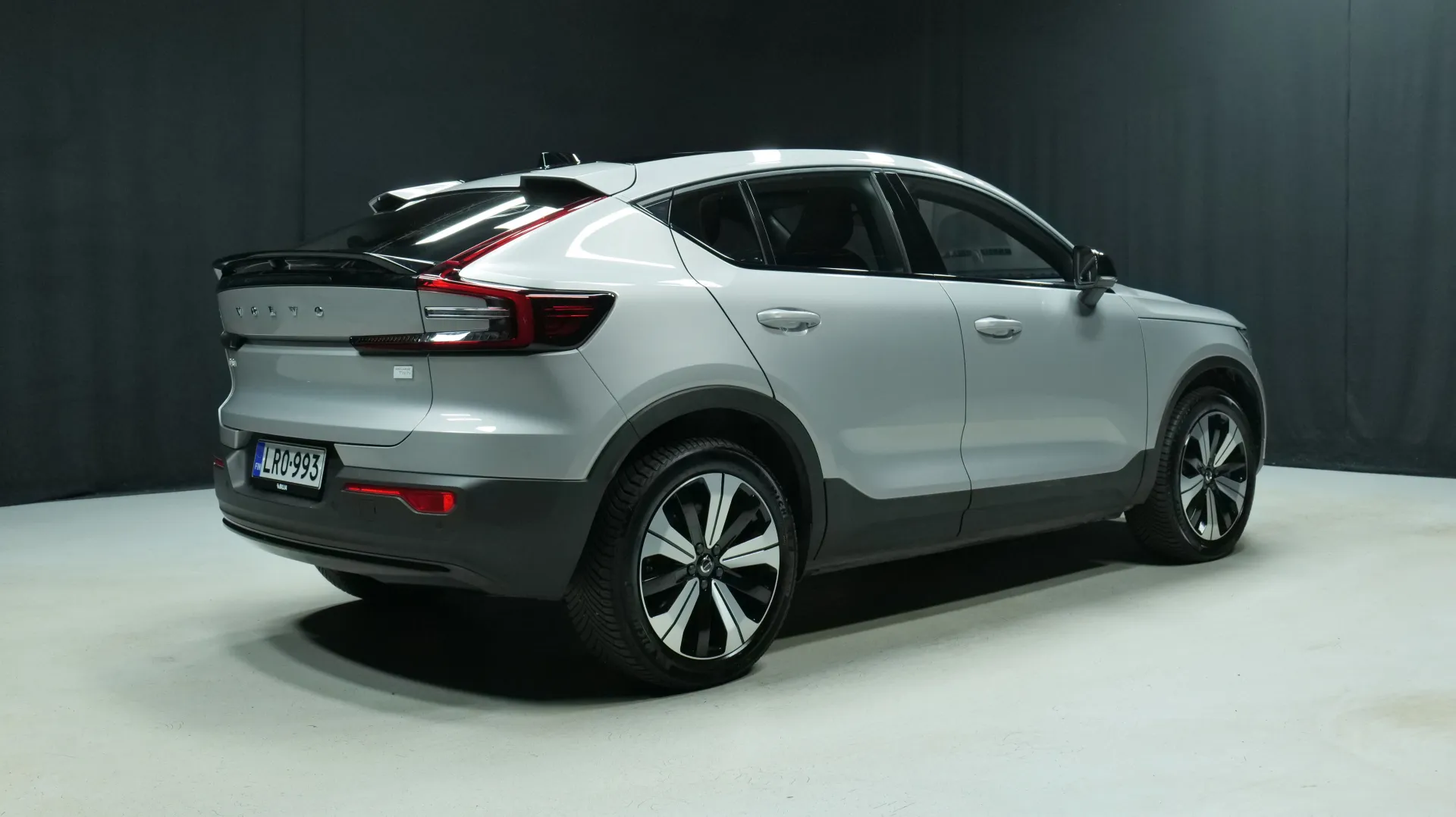 Autokuva 3 - LRO-993