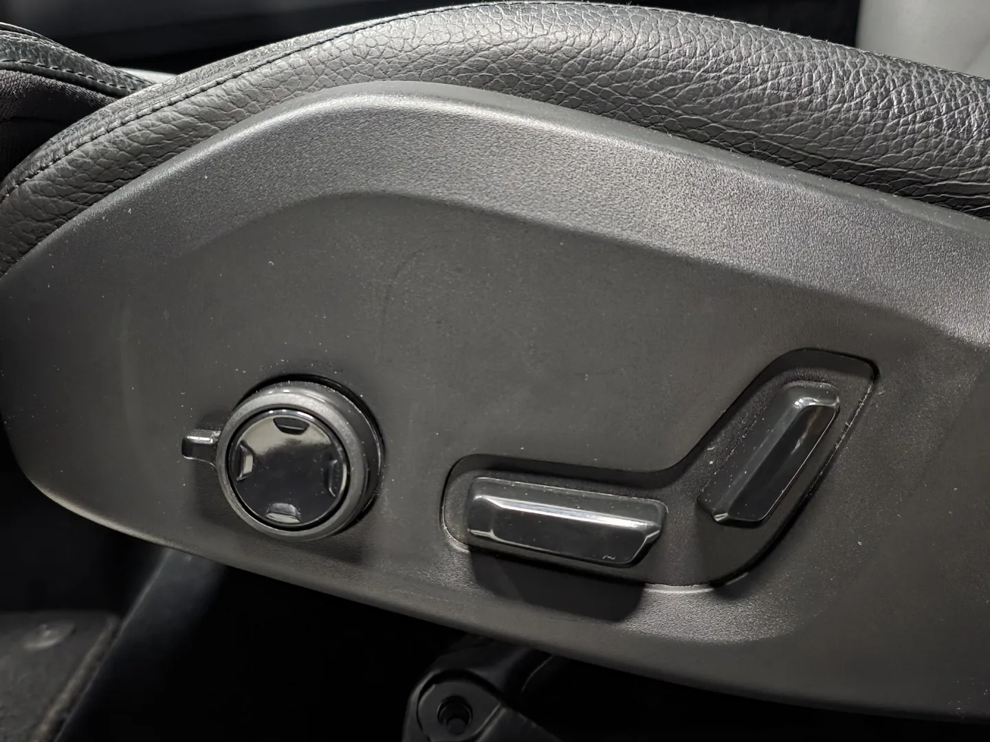 Autokuva 15 - LRP-808