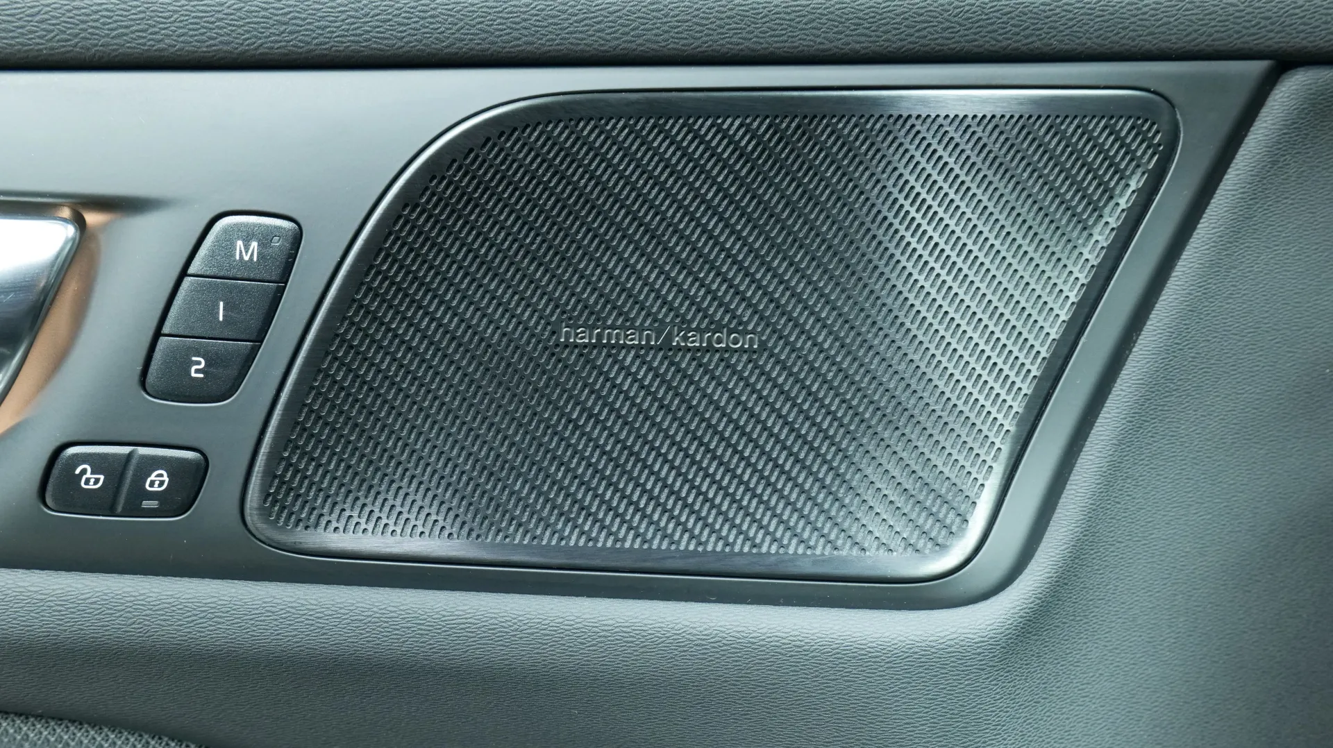 Autokuva 10 - LRR-563