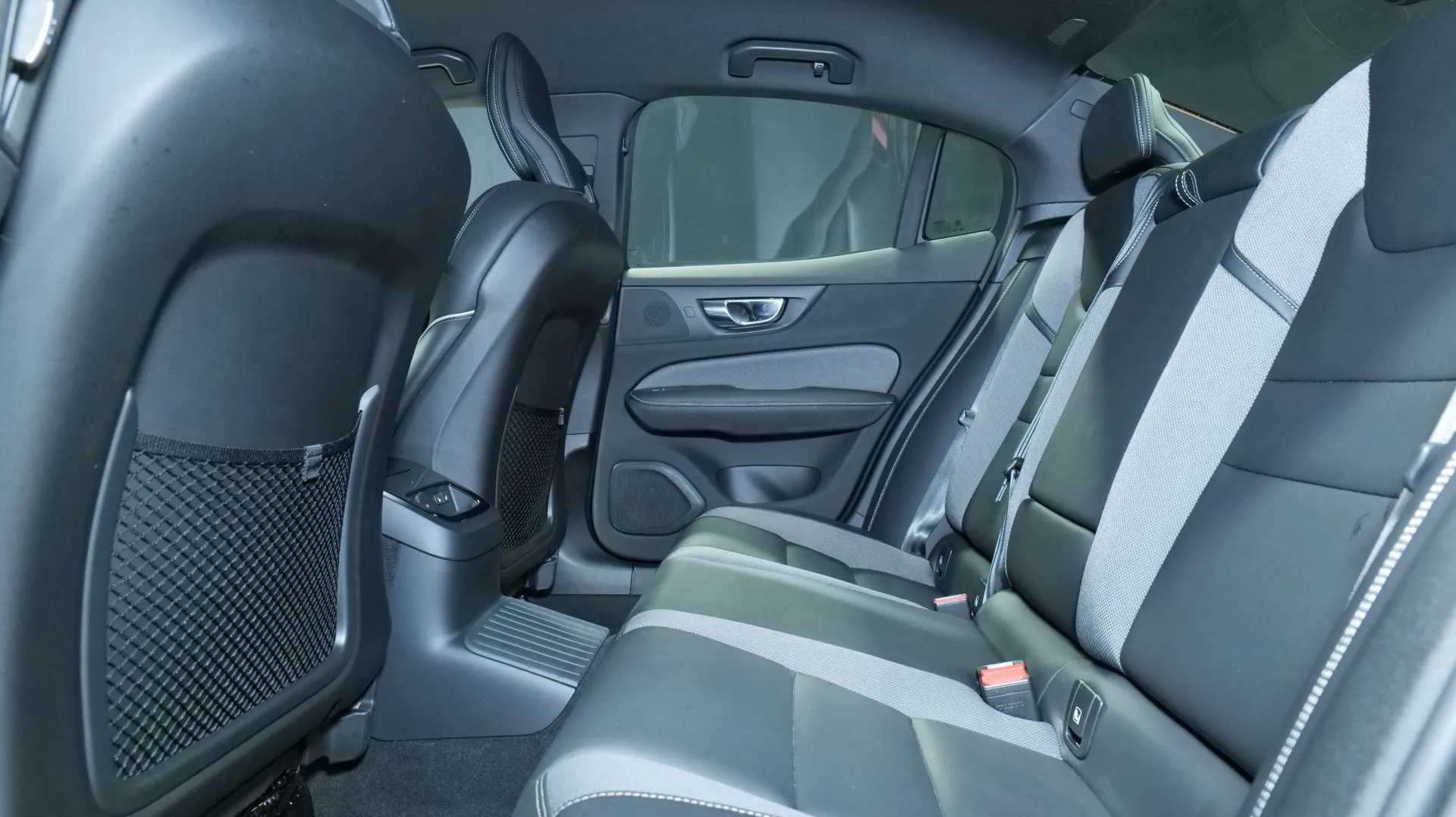 Autokuva 16 - LRR-563