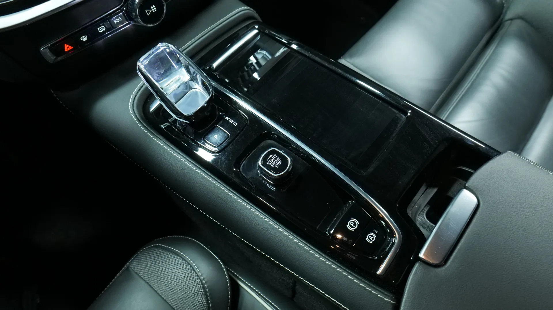 Autokuva 9 - LRR-563