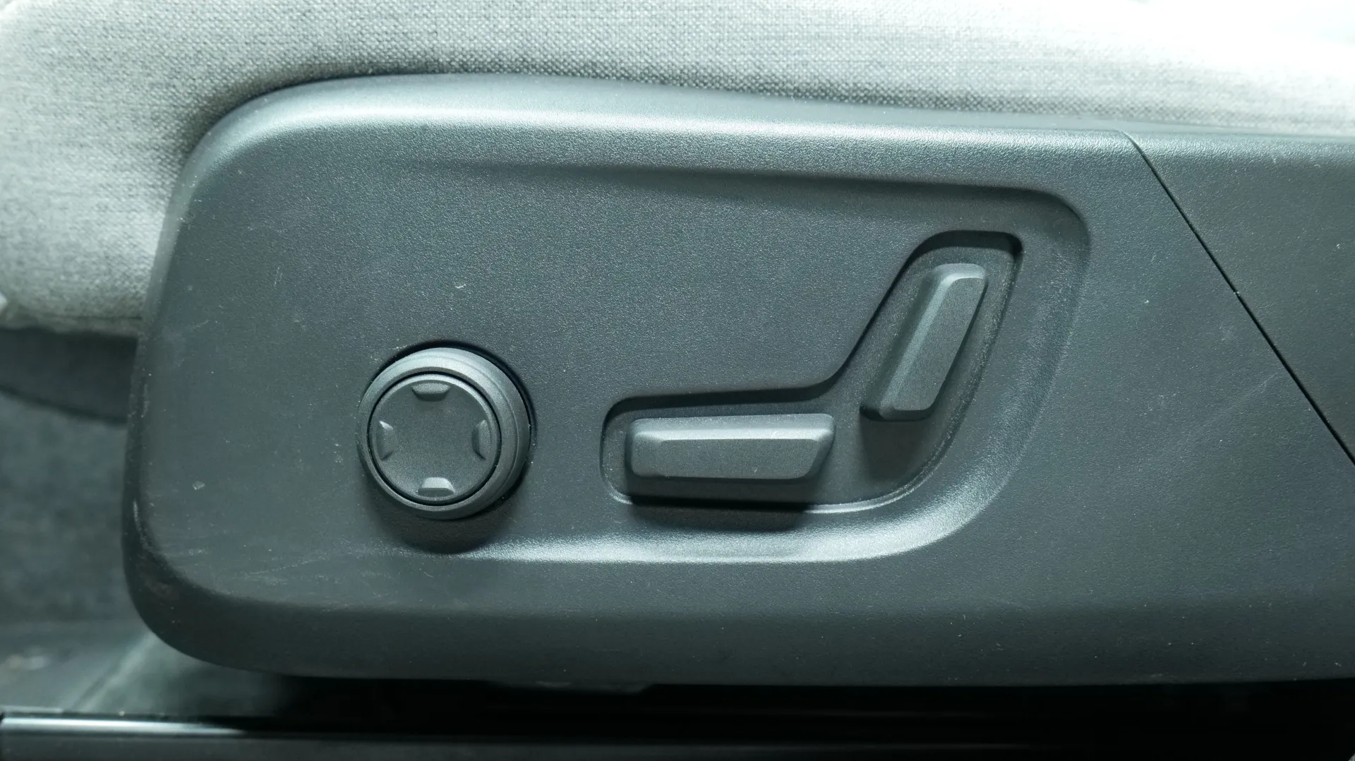 Autokuva 11 - LRR-574