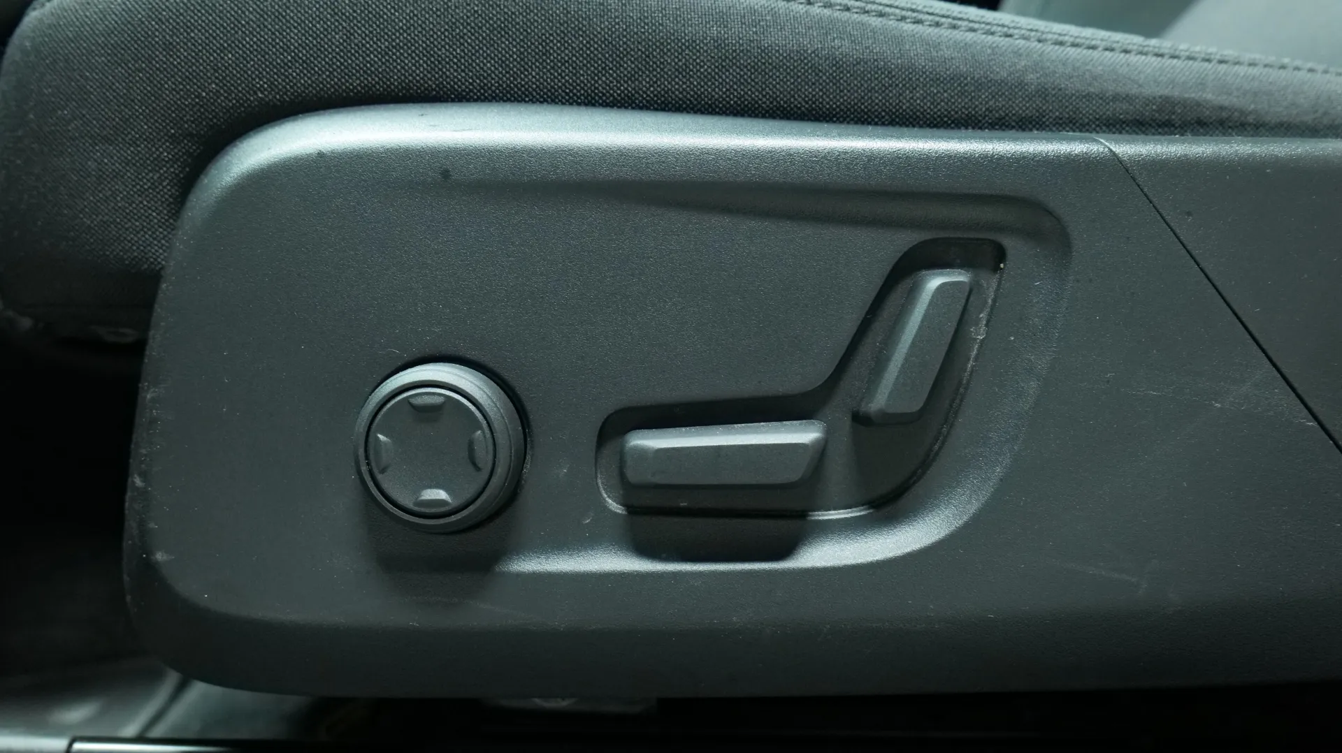 Autokuva 10 - LRR-578